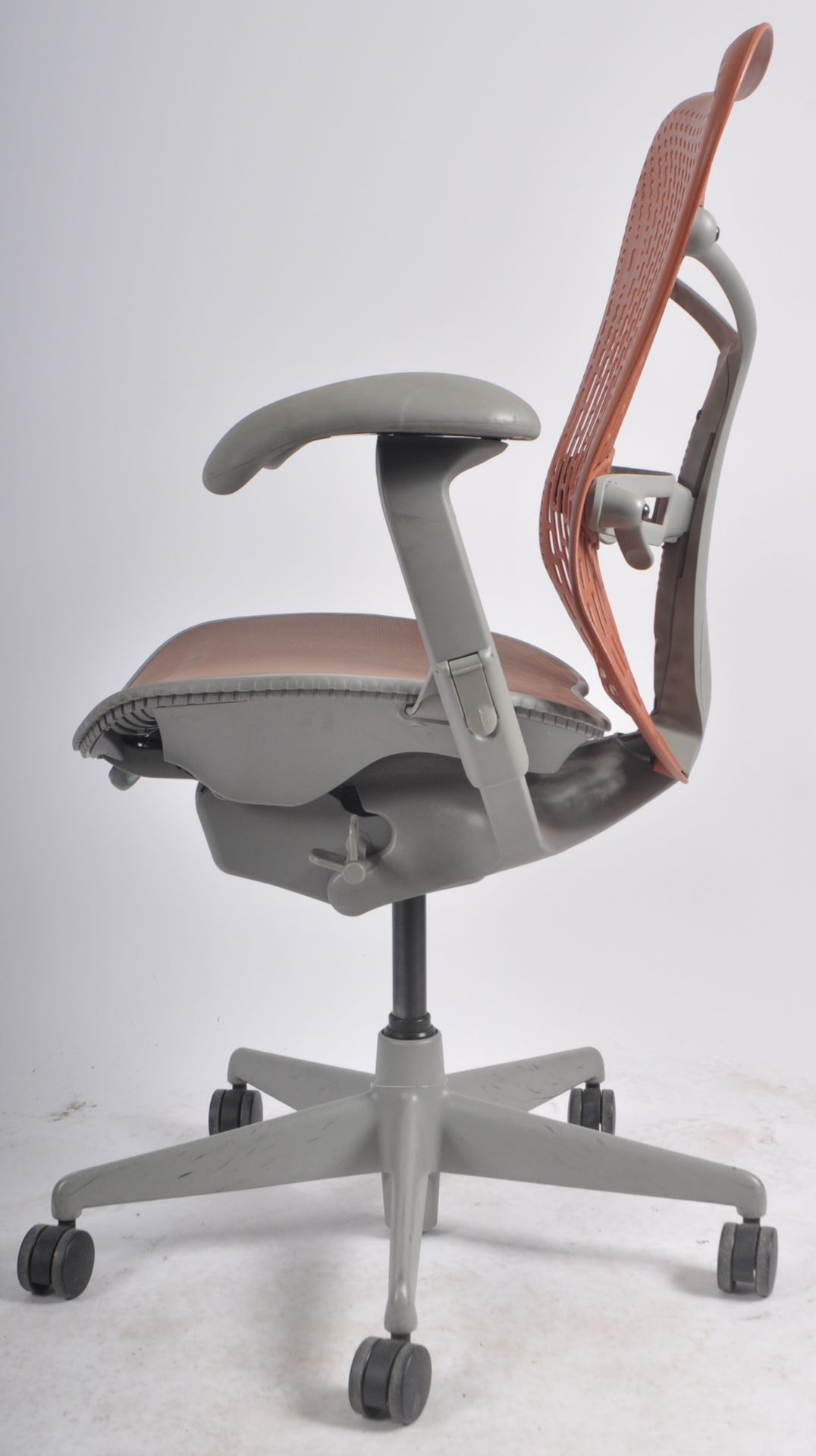 HERMAN MILLER - MIRRA 2 - SWIVEL OFFICE DESK CHAIR BY STUDIO 7.5 - Image 5 of 7