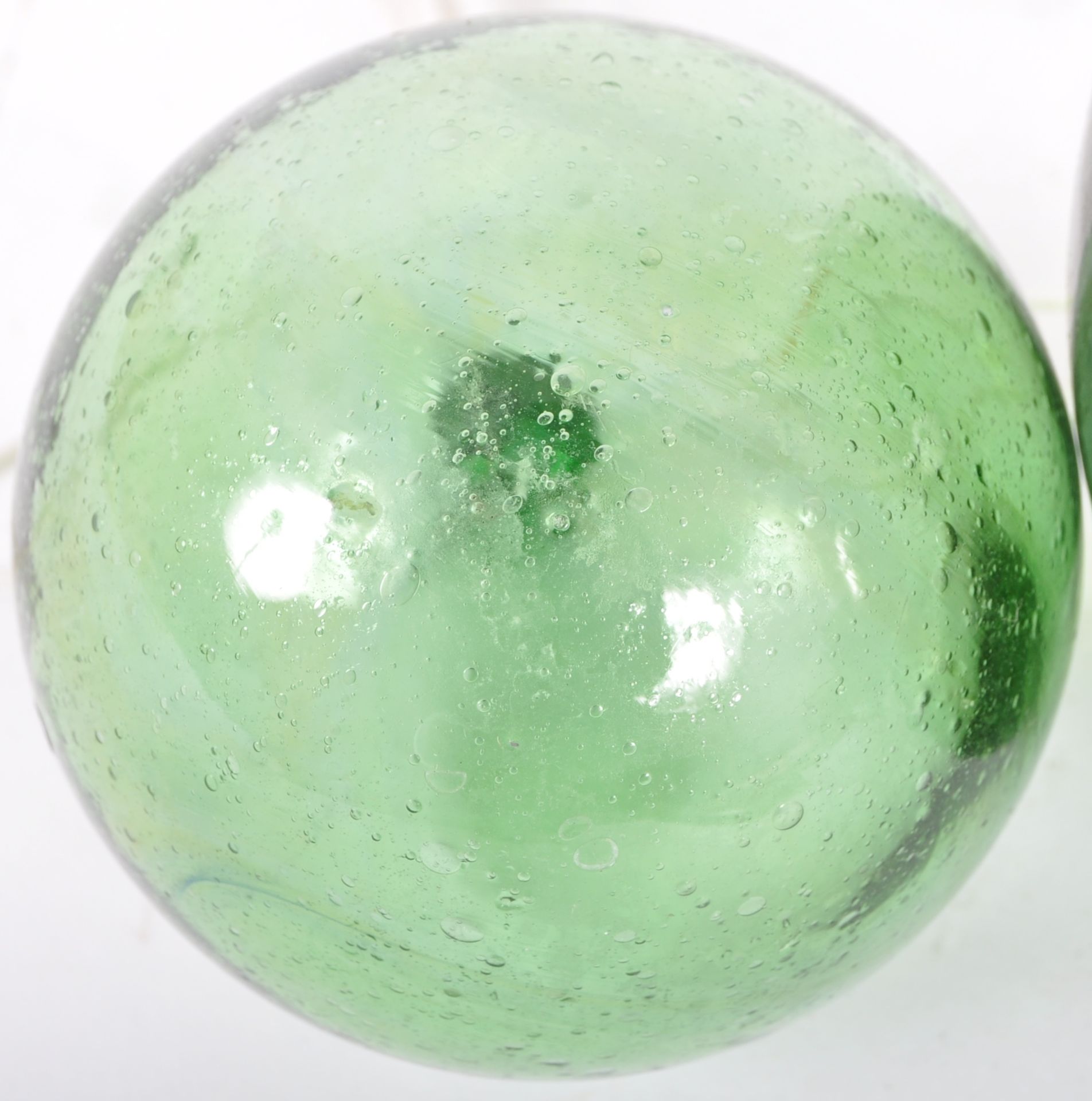 TWO EARLY TO MID 20TH CENTURY GLASS WITCHES BALLS - Bild 3 aus 4