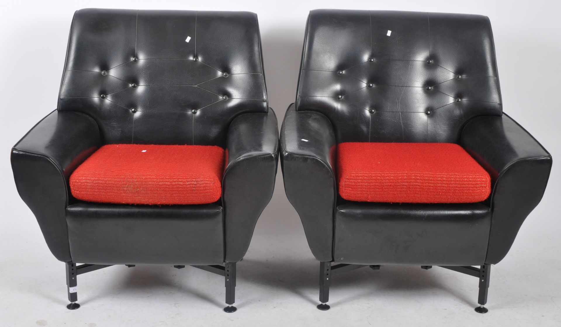 MID 20TH CENTURY THREE PIECE SOFA AND ARMCHAIRS SUITE - Bild 9 aus 14