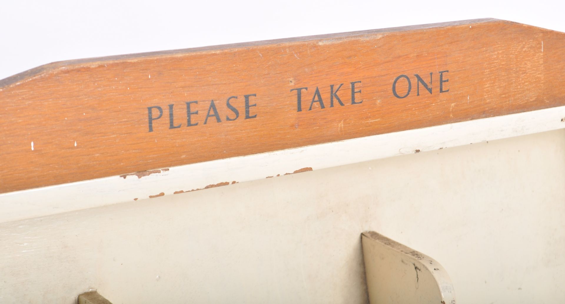 VINTAGE MID CENTURY OAK HANGING RACK - "PLEASE TAKE ONE" - Bild 2 aus 4