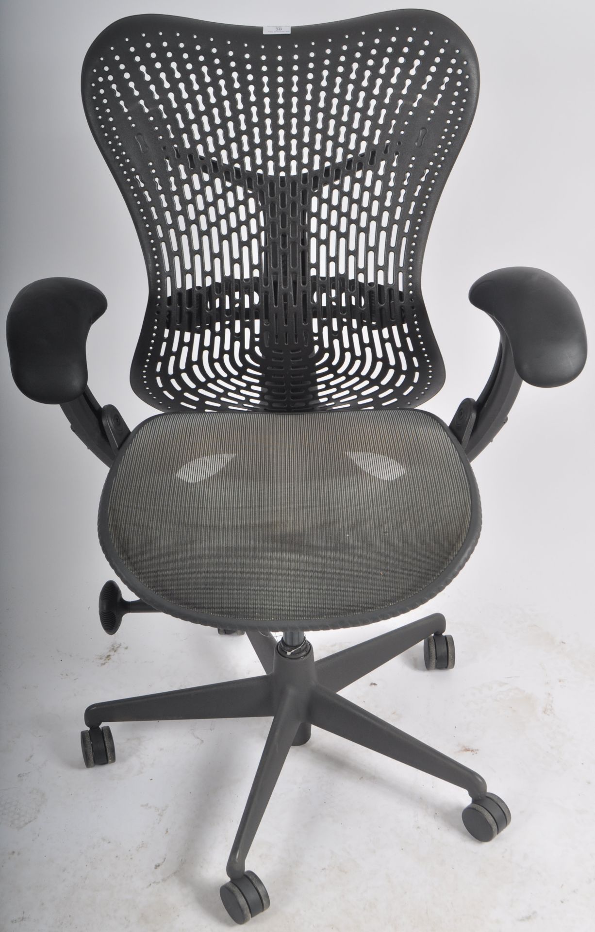 HERMAN MILLER - MIRRA 2 - SWIVEL OFFICE DESK CHAIR BY STUDIO 7.5 - Image 2 of 7