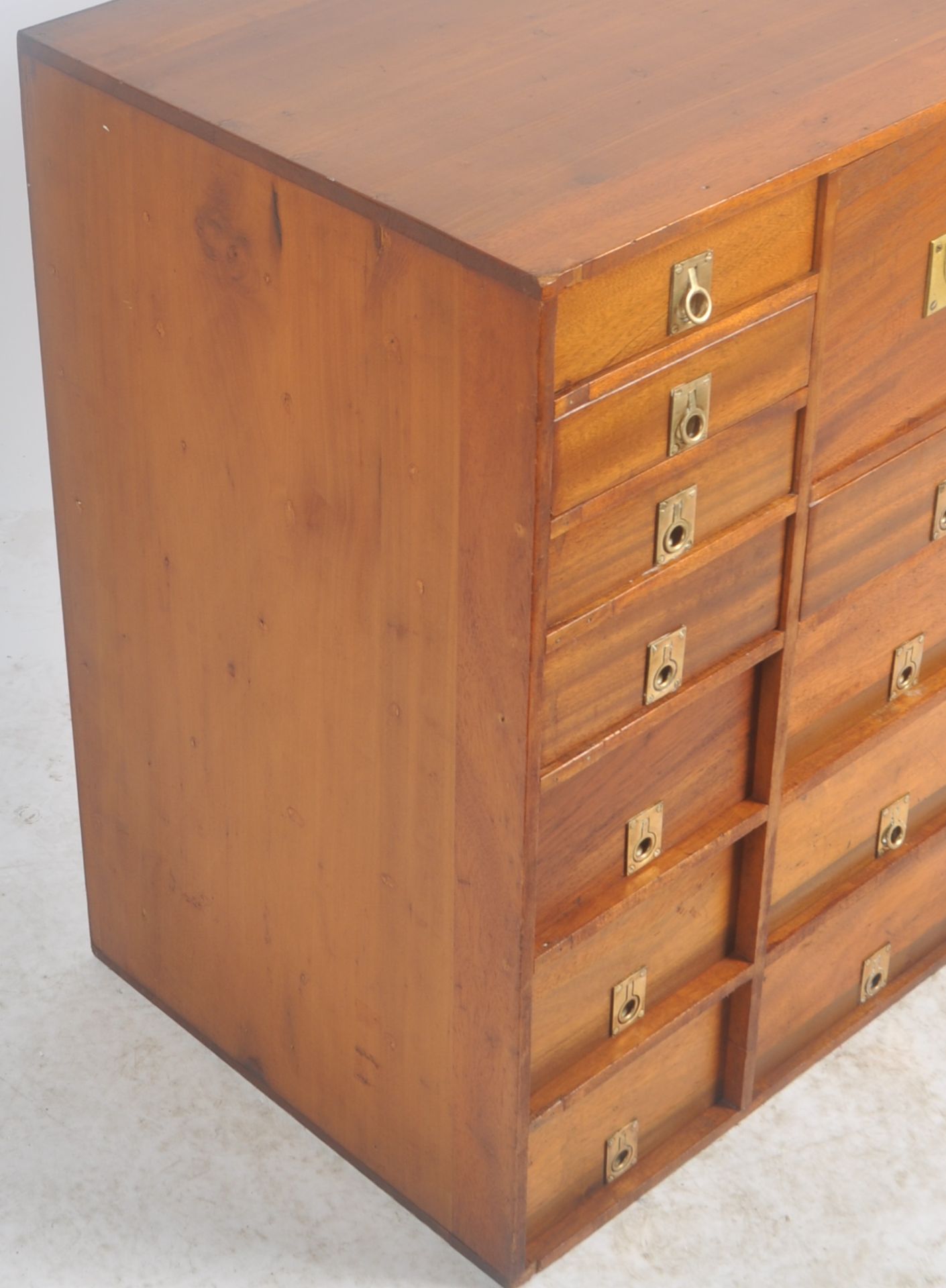 VINTAGE 20TH CENTURY TEAK CAMPAIGN MULTI CHEST OF DRAWERS - Bild 14 aus 15