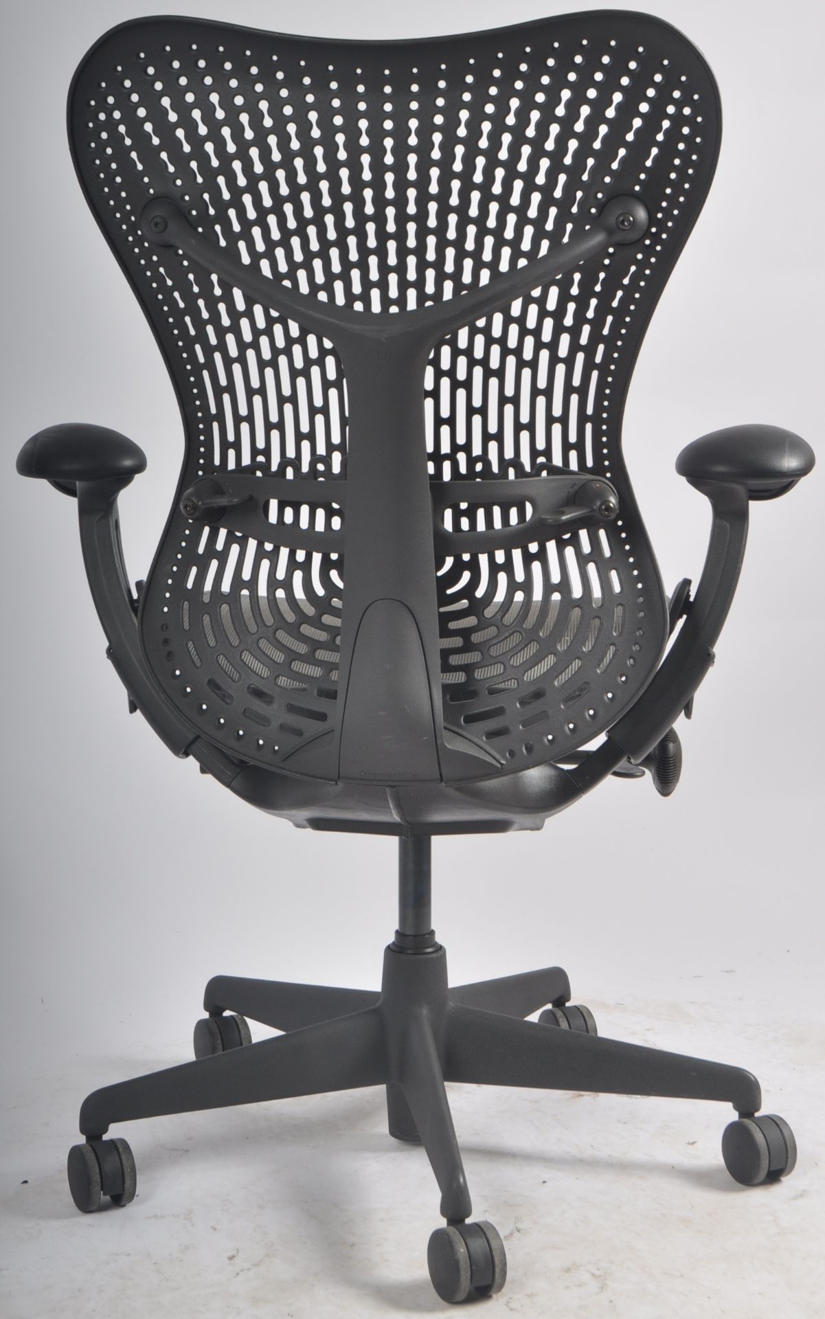 HERMAN MILLER - MIRRA 2 - SWIVEL OFFICE DESK CHAIR BY STUDIO 7.5 - Bild 6 aus 7