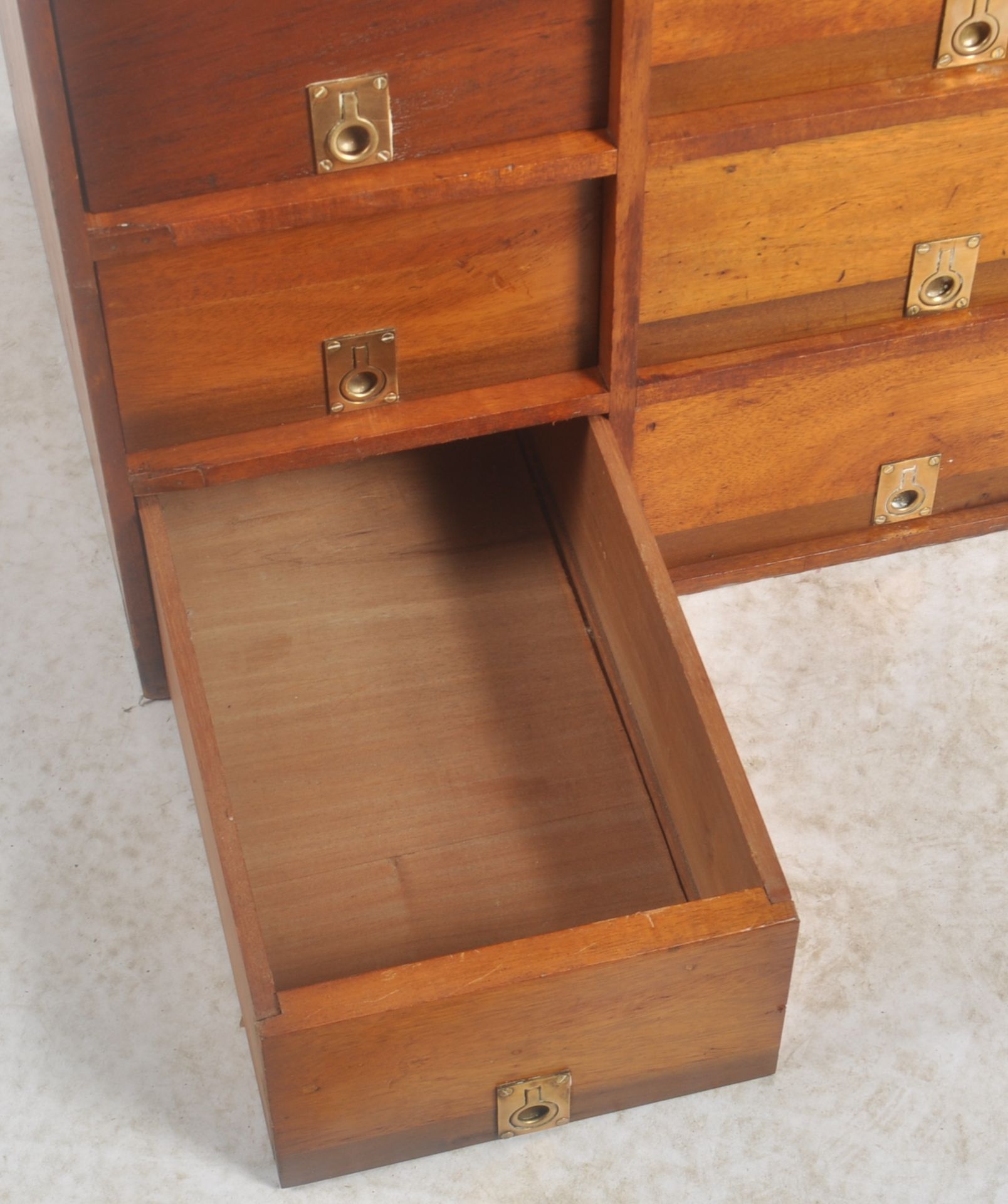 VINTAGE 20TH CENTURY TEAK CAMPAIGN MULTI CHEST OF DRAWERS - Bild 9 aus 15