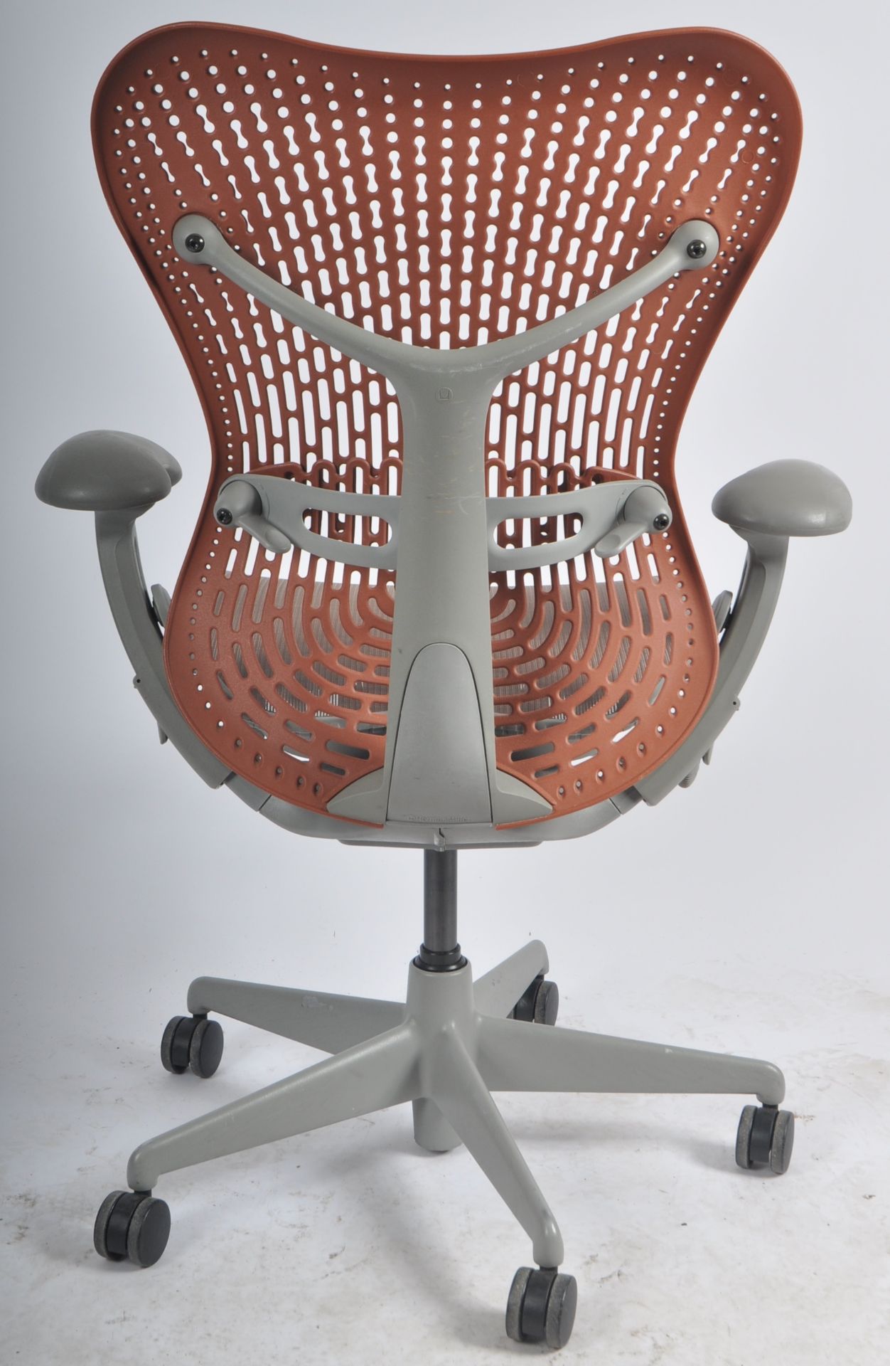 HERMAN MILLER - MIRRA 2 - SWIVEL OFFICE DESK CHAIR BY STUDIO 7.5 - Image 6 of 7