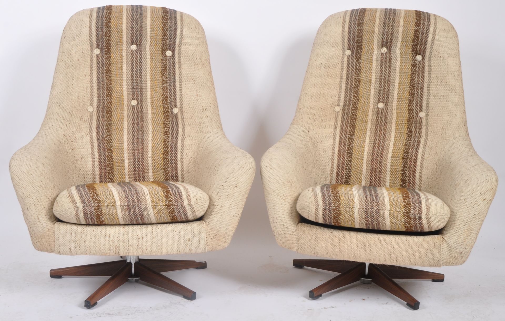 SLATTE GUNGAN - MATCHING PAIR OF SWIVEL EGG CHAIRS - Image 2 of 9