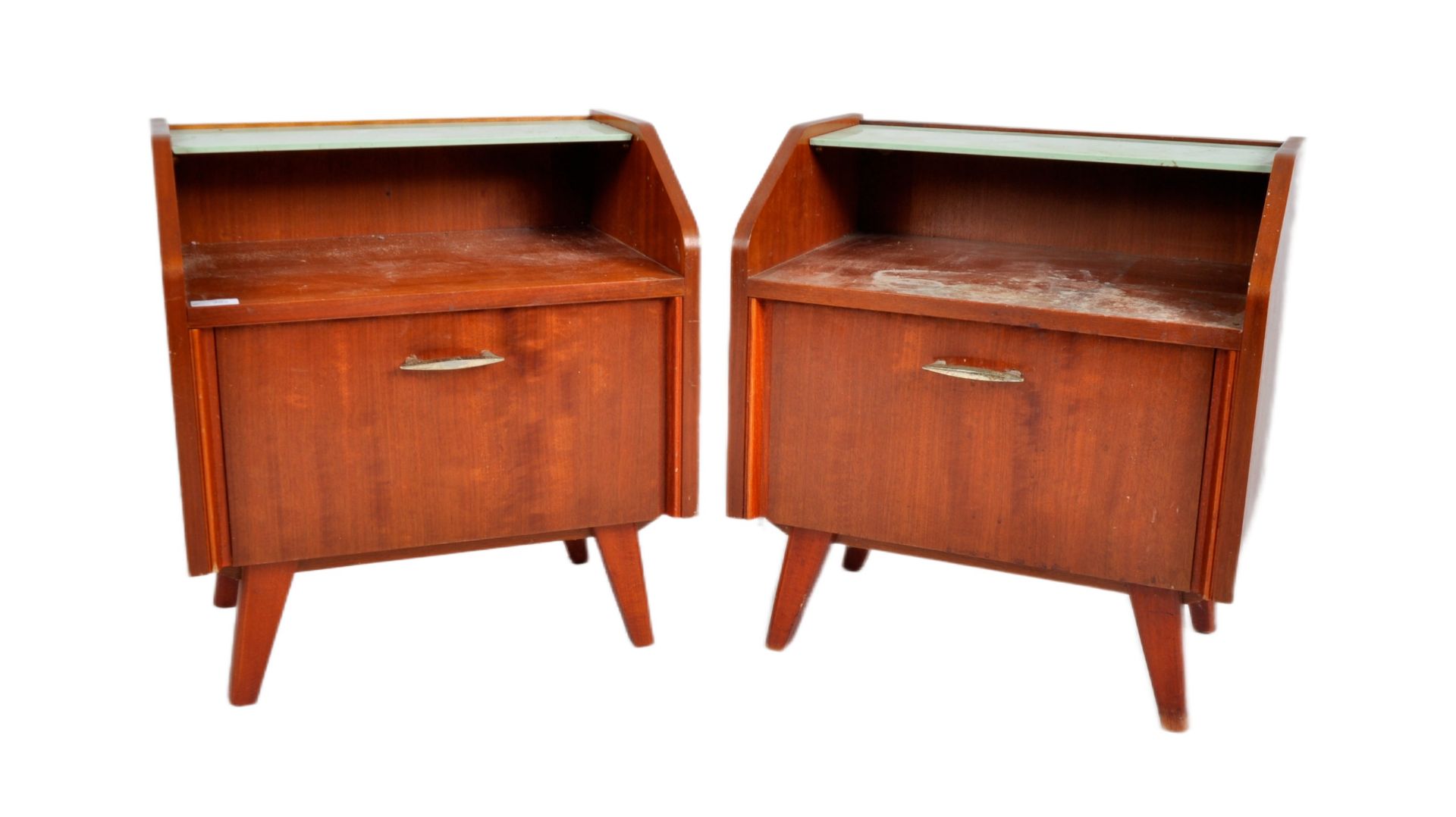 MATCHING PAIR OF MID CENTURY BEDSIDE CHESTS / NIGHTSTAND