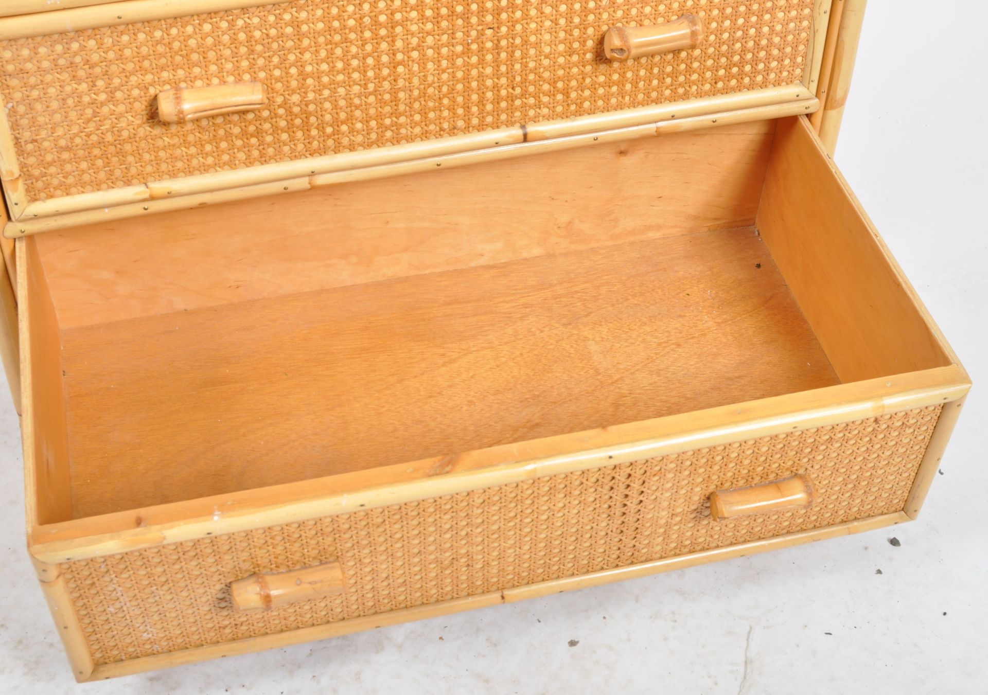 1970s BAMBOO AND RATTAN CHEST OF DRAWERS - Bild 8 aus 12