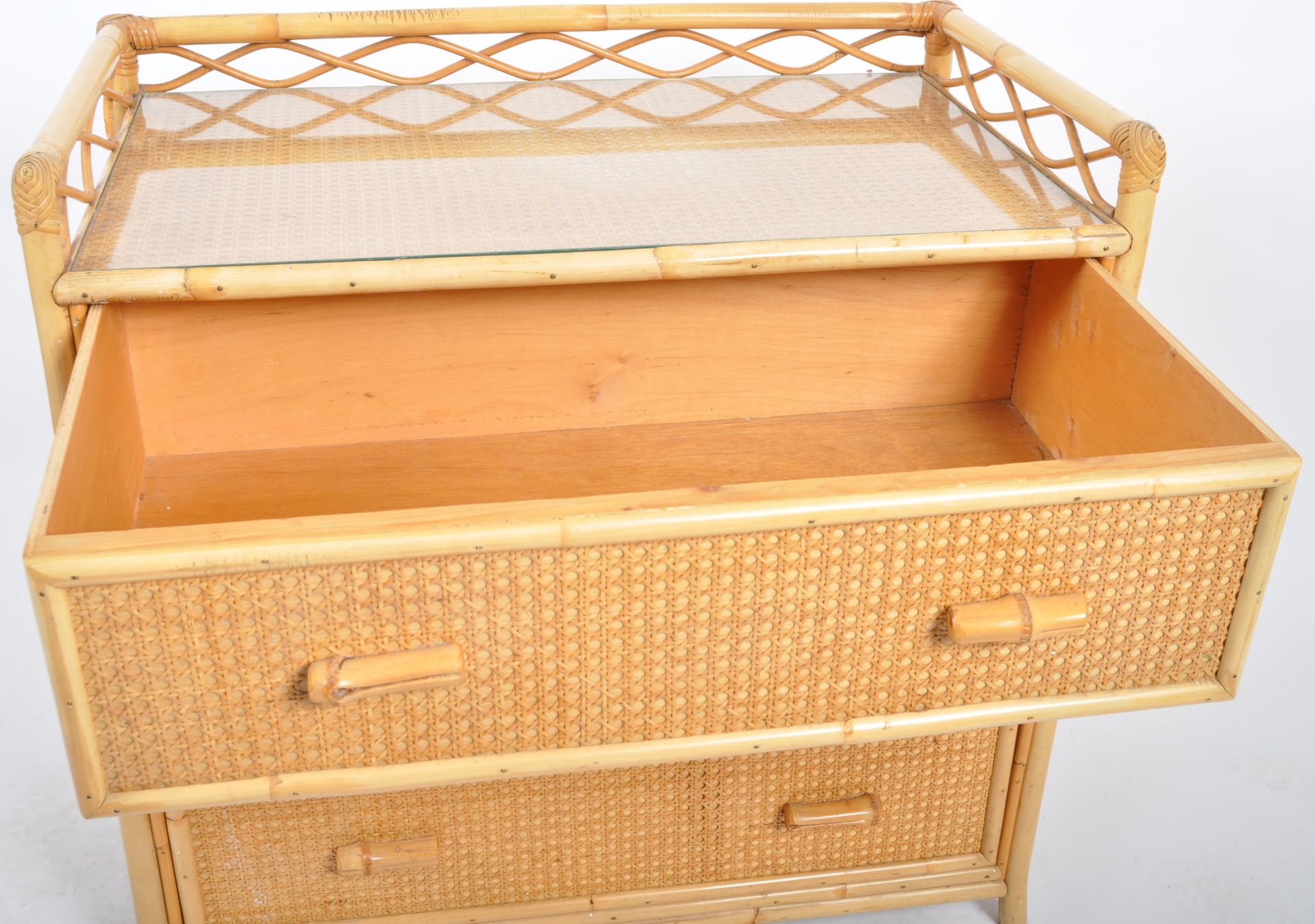 1970s BAMBOO AND RATTAN CHEST OF DRAWERS - Bild 6 aus 12