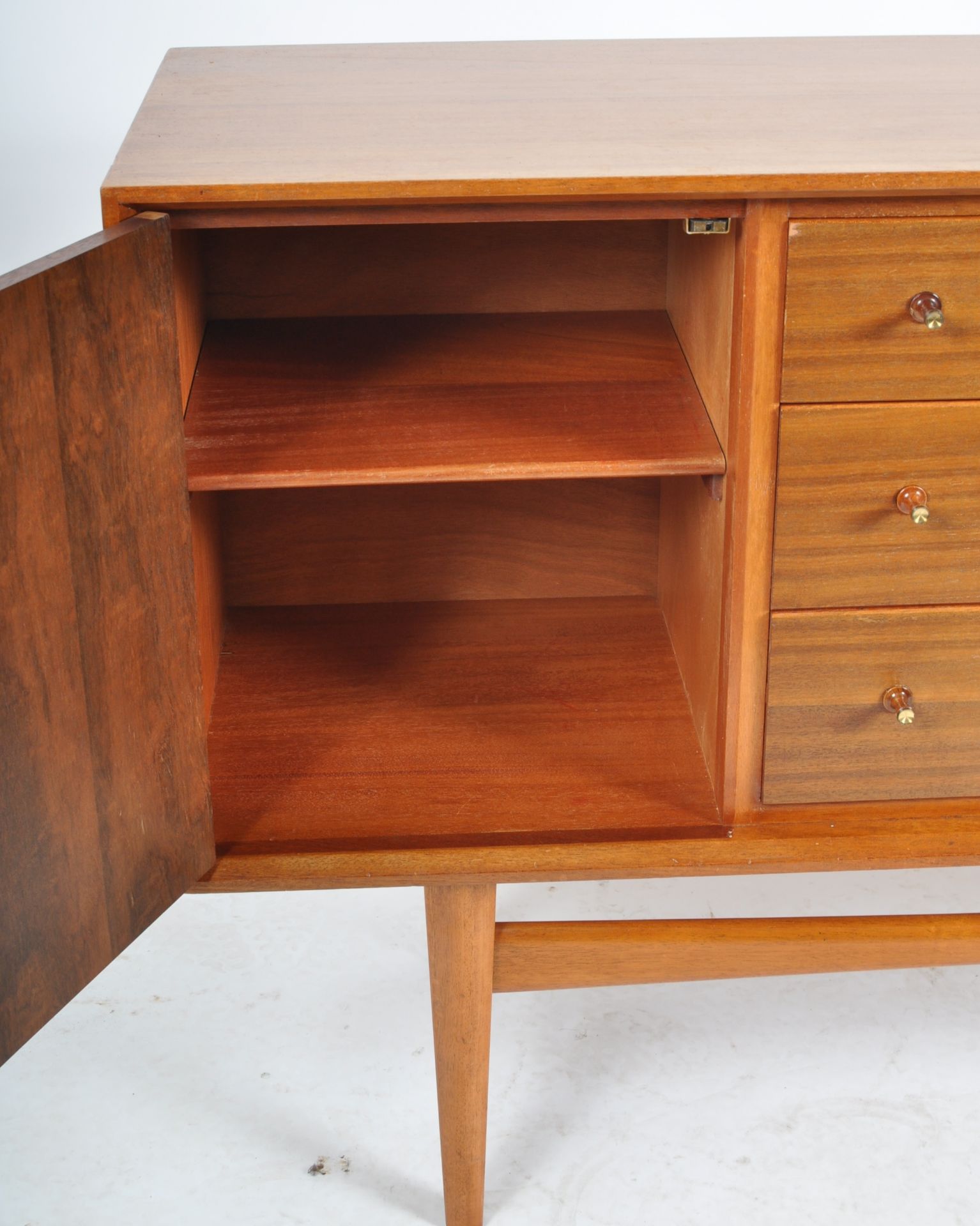 GORDON RUSSELL - MID CENTURY TEAK SIDEBOARD - Bild 5 aus 11