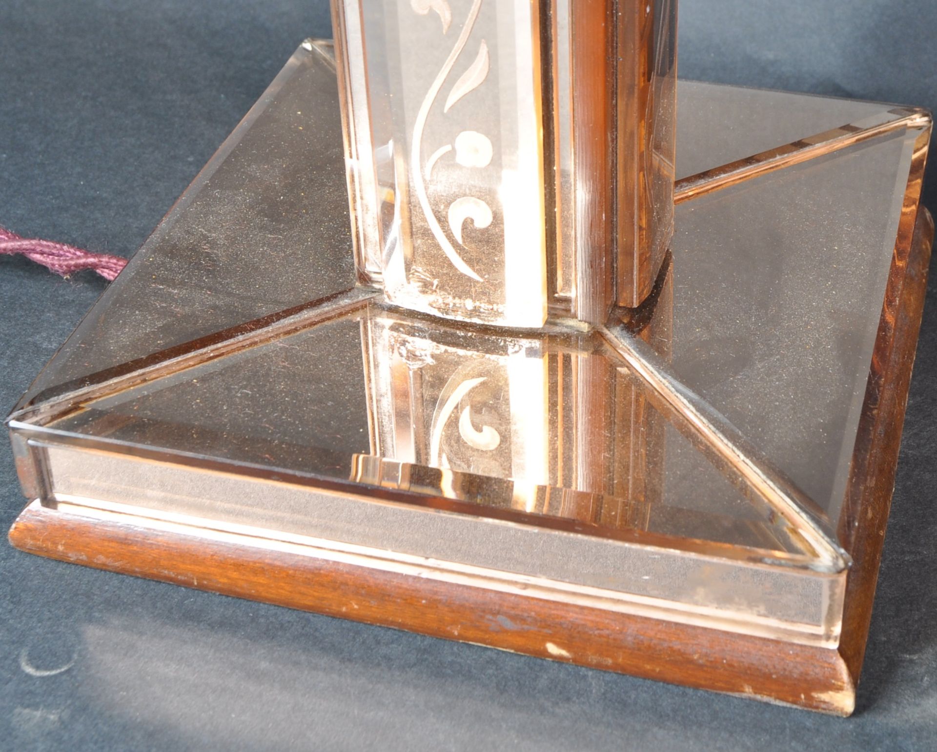 MATCHING PAIR OF ART DECO PEACH GLASS TABLE LAMPS - Image 6 of 6