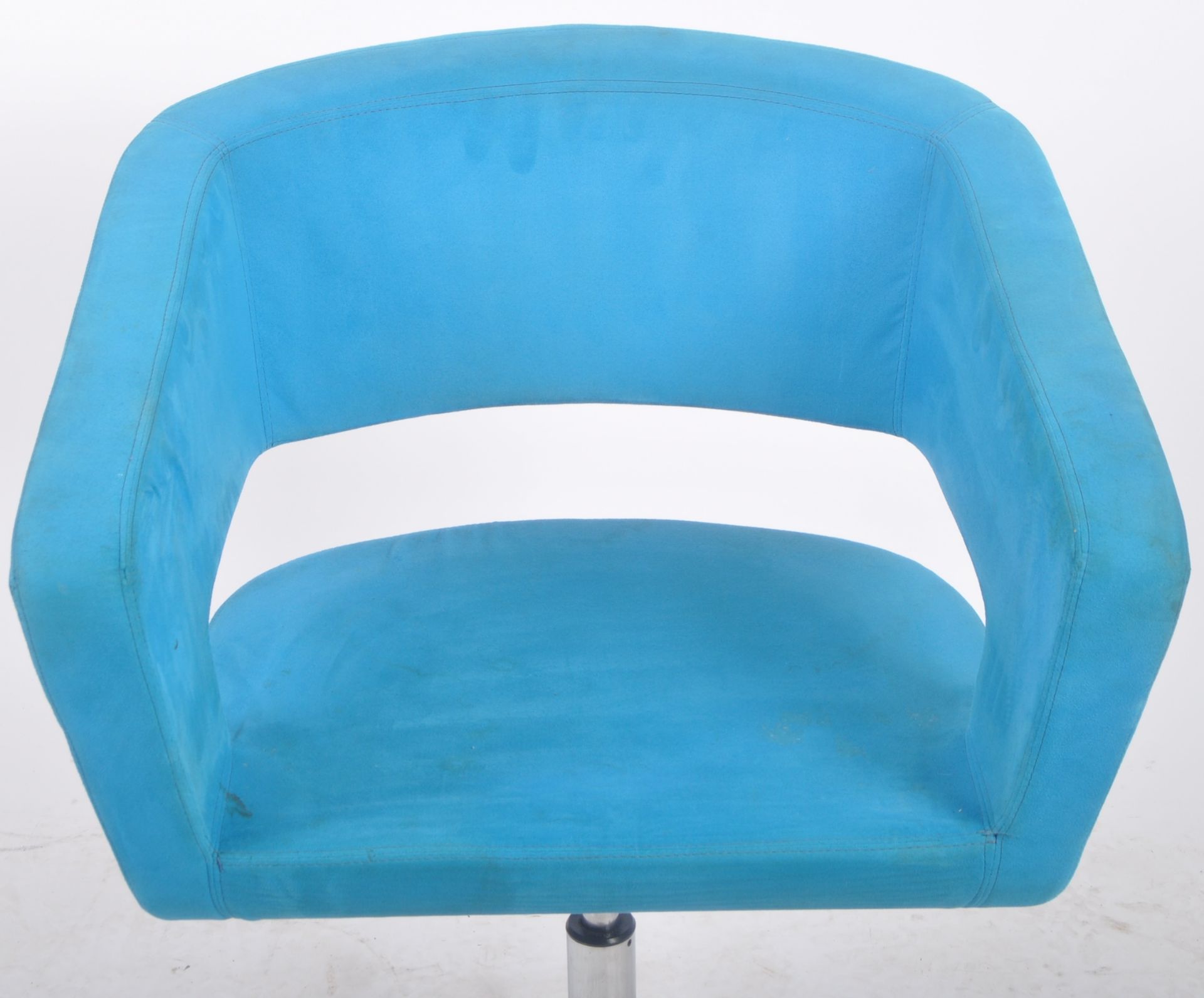 CONTEMPORARY DESIGNER SWIVEL OFFICE / LOBBY CHAIR - Image 3 of 7