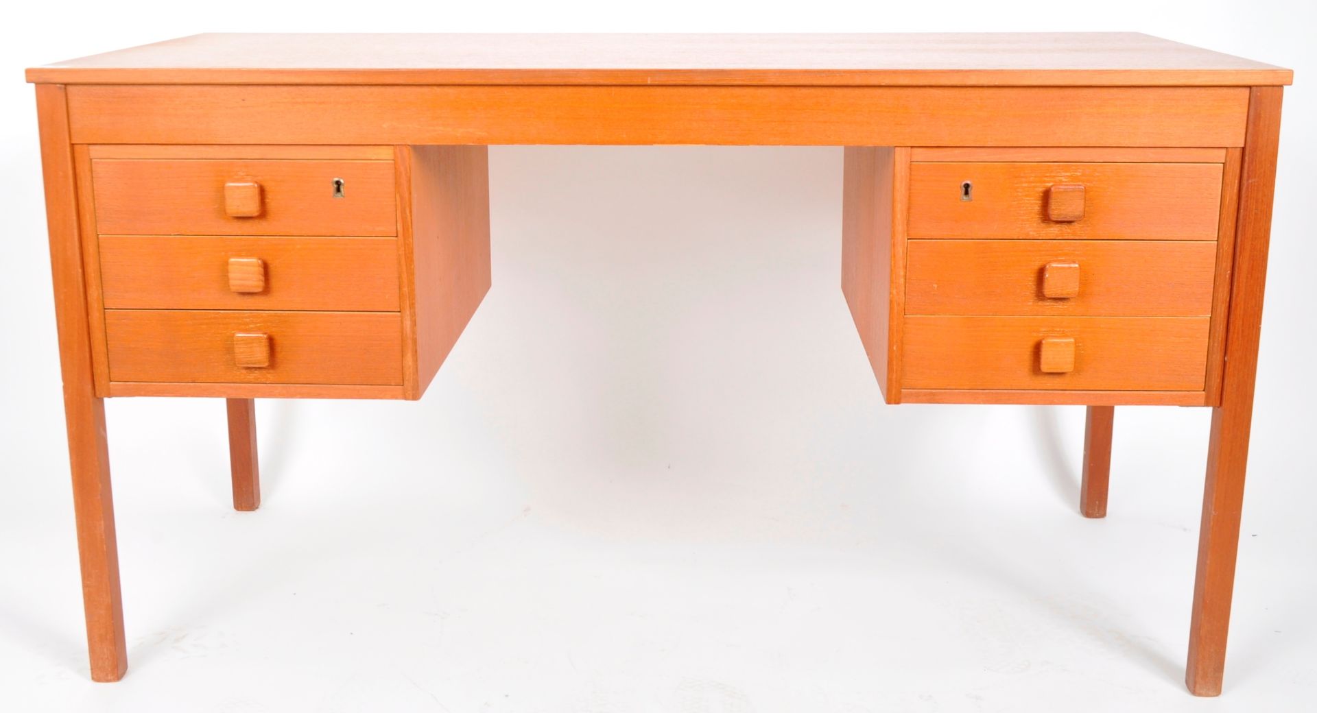 DOMINO MOBLER - MID CENTURY DANISH TEAK OFFICE DESK - Bild 2 aus 5