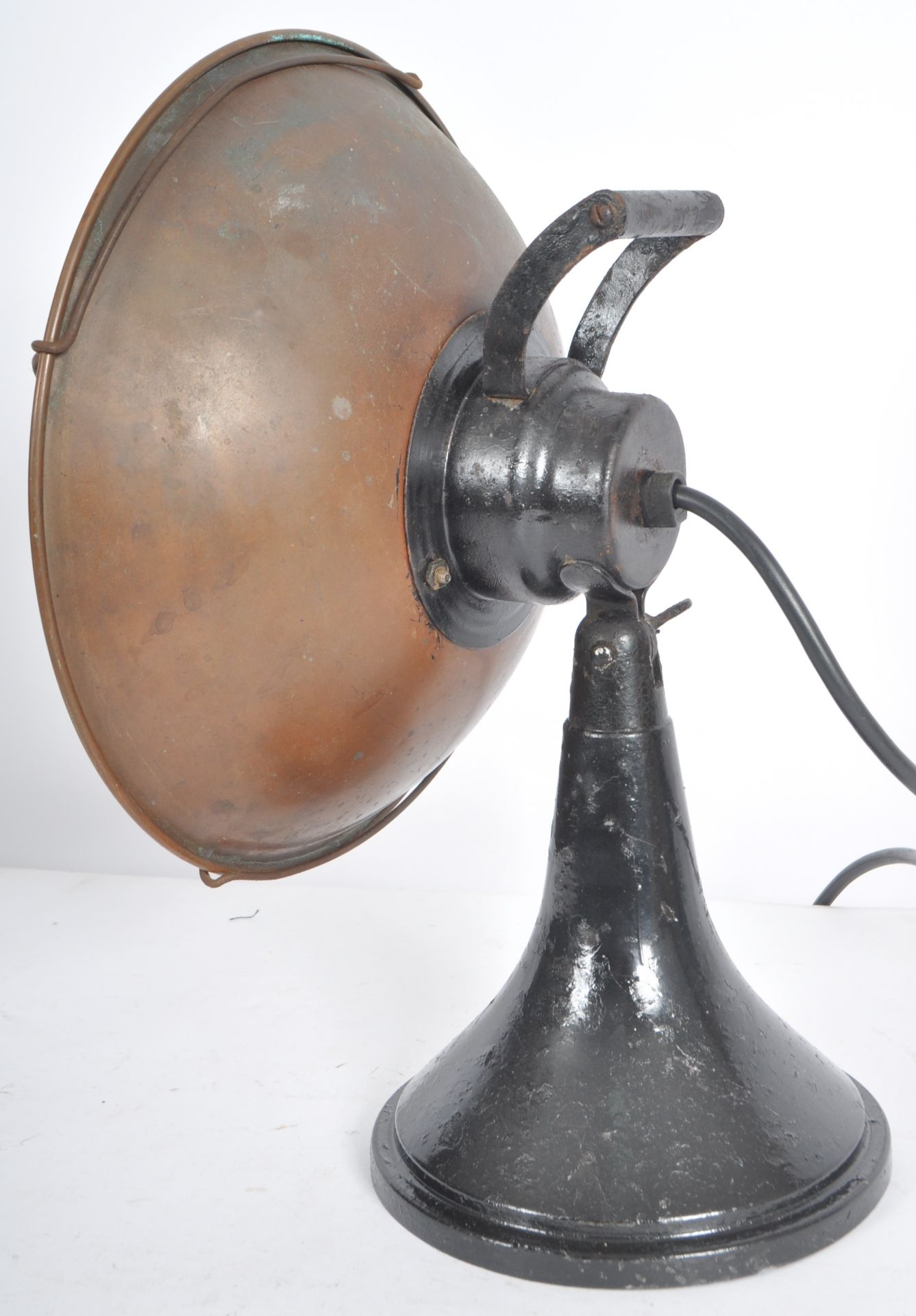20TH CENTURY ART DECO COPPER AND CAST IRON LAMP - Bild 7 aus 7