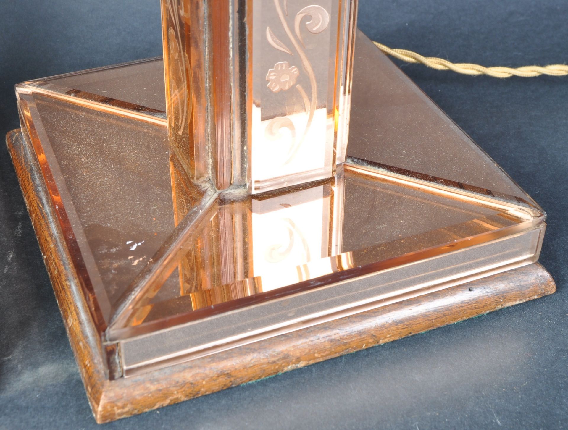 MATCHING PAIR OF ART DECO PEACH GLASS TABLE LAMPS - Image 5 of 6