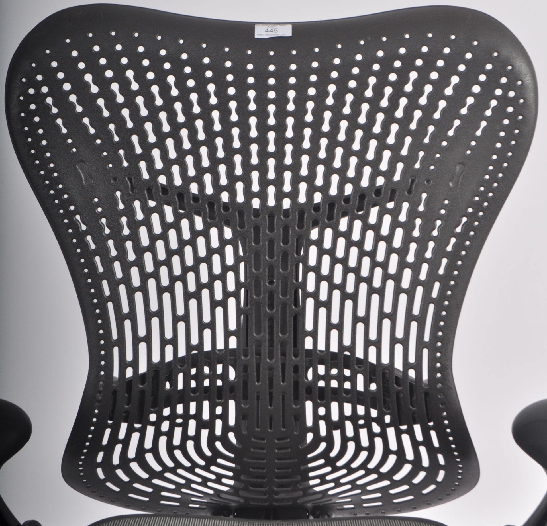 HERMAN MILLER - MIRRA 2 - SWIVEL OFFICE DESK CHAIR BY STUDIO 7.5 - Image 4 of 7