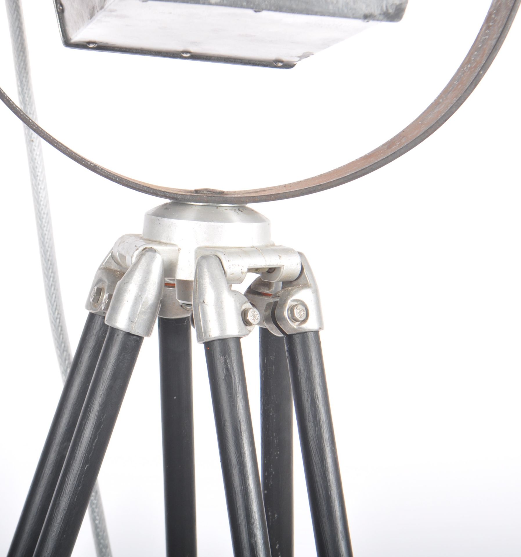 LARGE CONTEMPORARY SPOTLIGHT LAMP ON TRIPOD STAND - Bild 3 aus 10