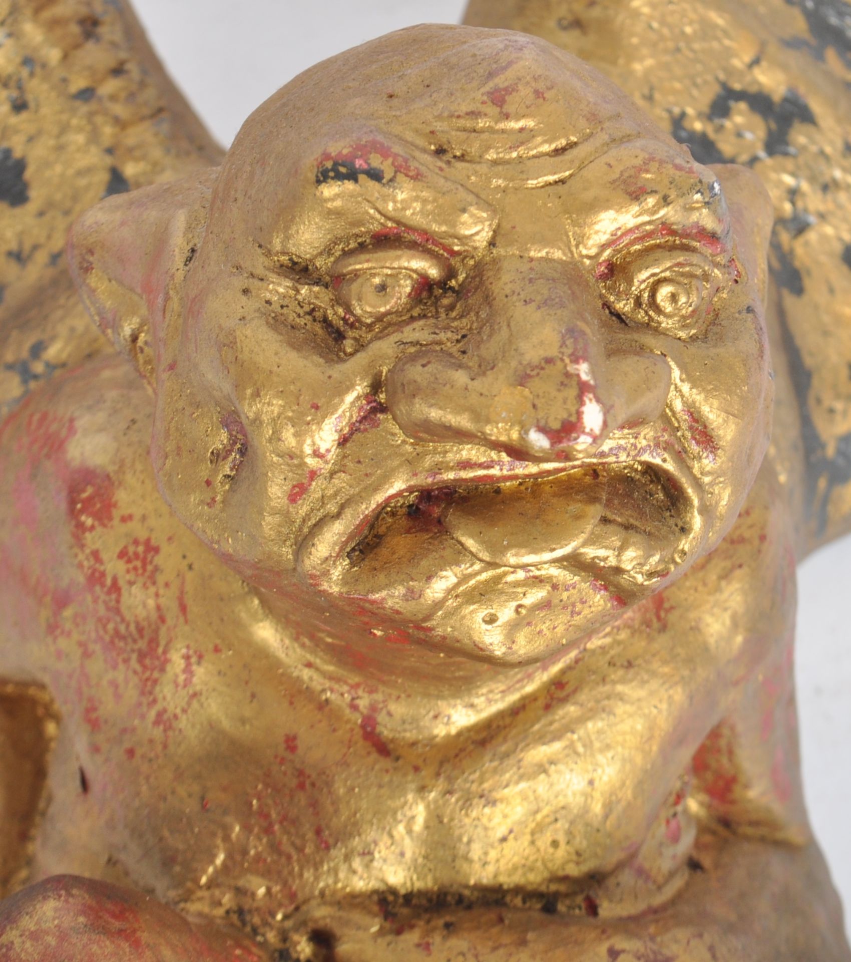 VINTAGE 20TH CENTURY GILT PLASTER GARGOYLE - Bild 2 aus 5