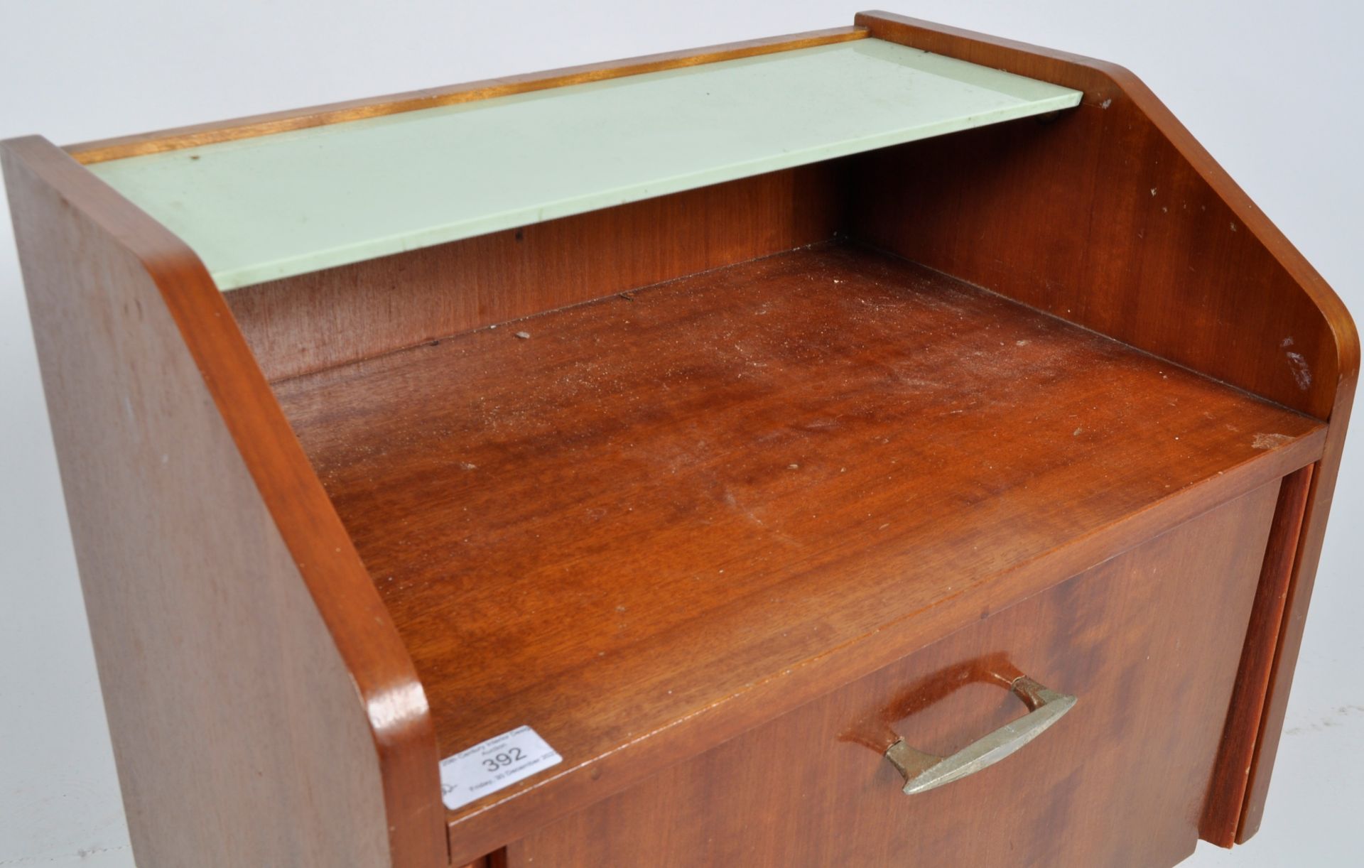 MATCHING PAIR OF MID CENTURY BEDSIDE CHESTS / NIGHTSTAND - Image 4 of 4