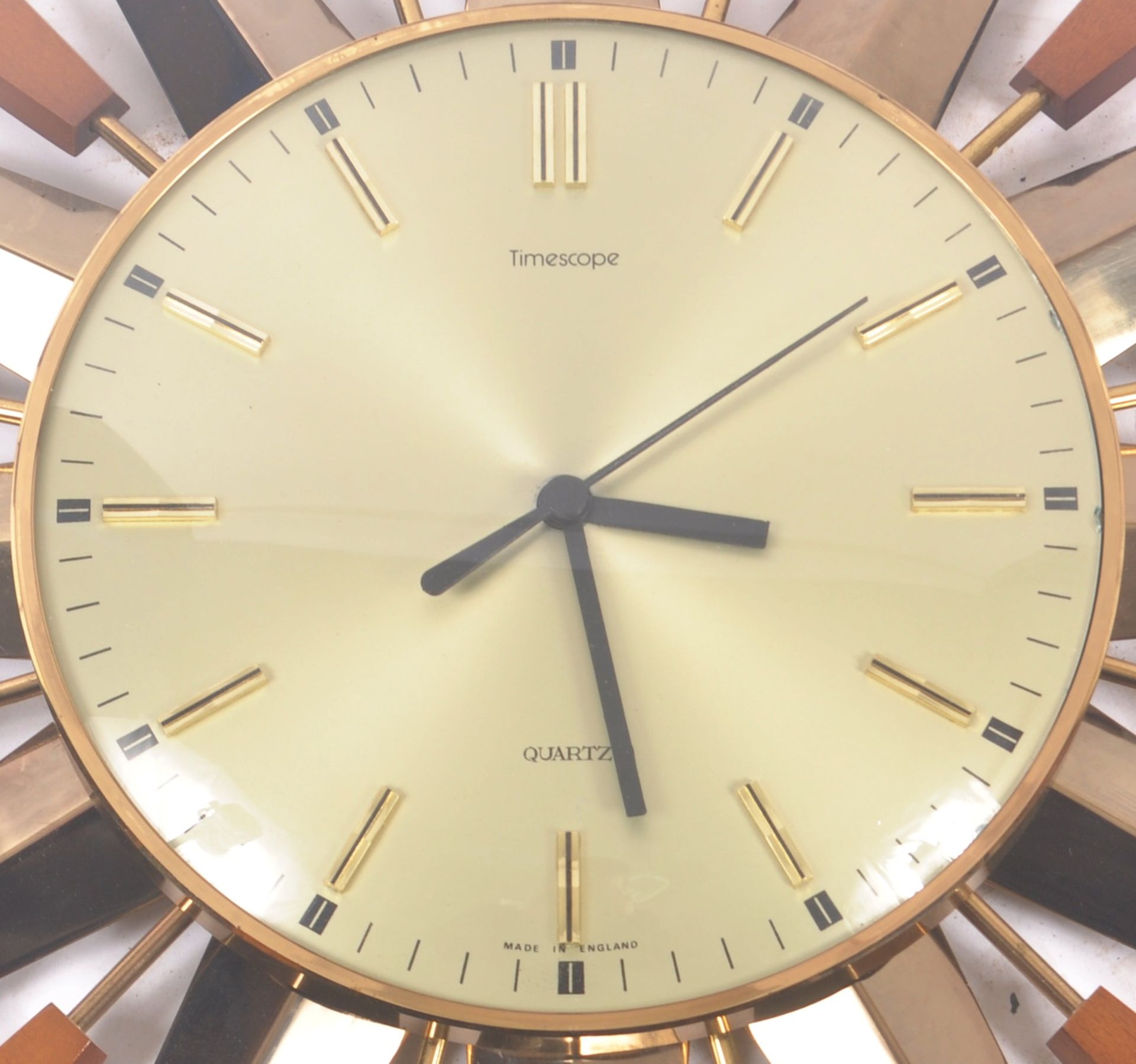 TIMESCOPE - RETRO SUNBURST WALL CLOCK - Image 2 of 4