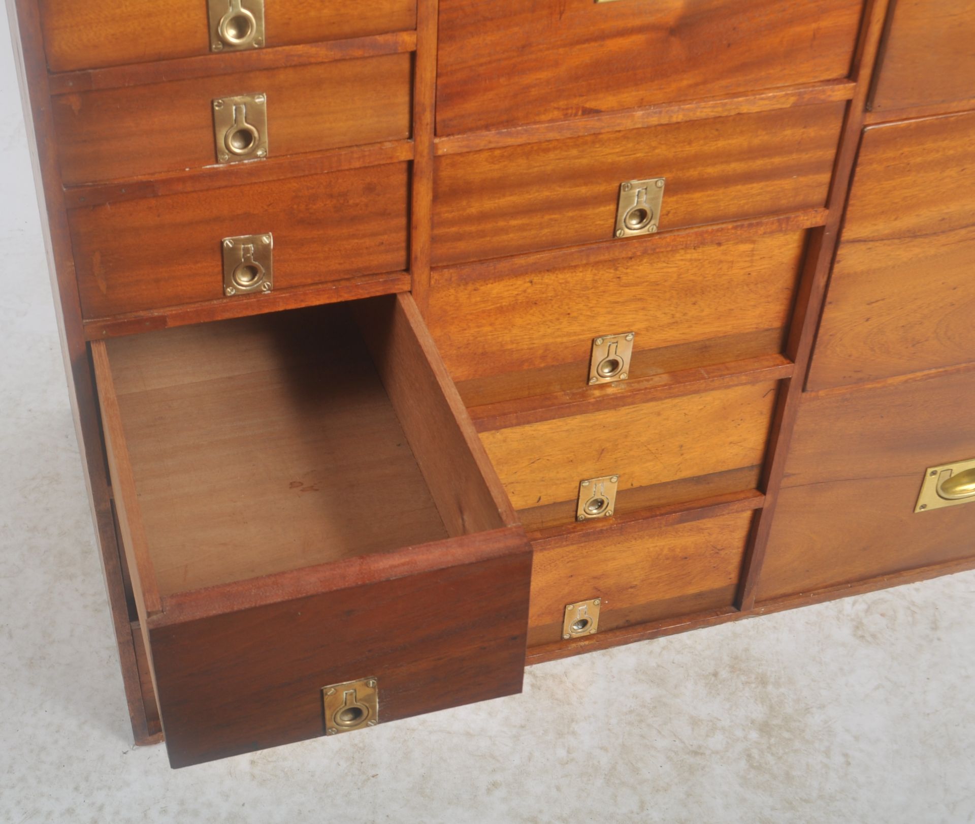 VINTAGE 20TH CENTURY TEAK CAMPAIGN MULTI CHEST OF DRAWERS - Bild 8 aus 15