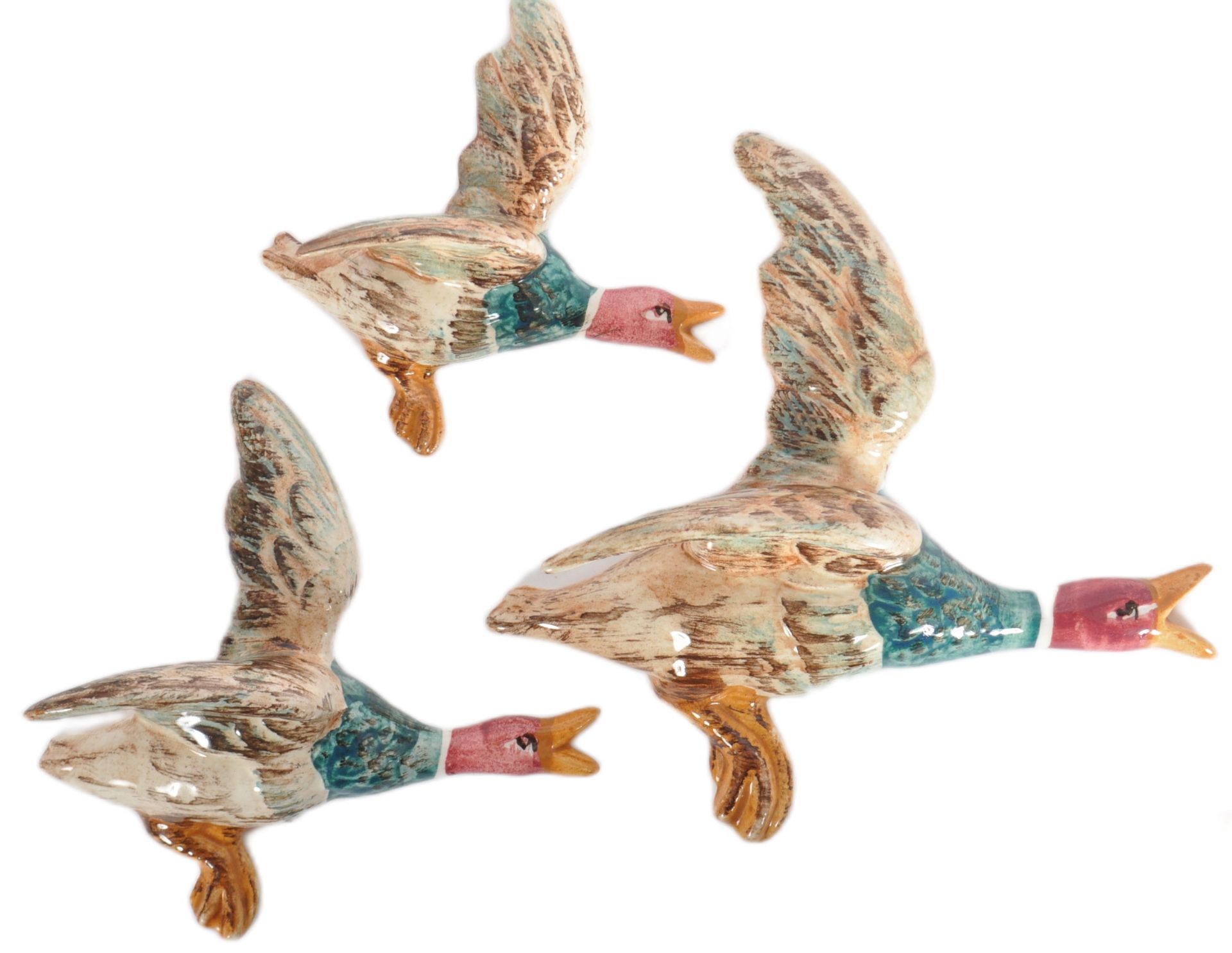 GRADUATING SET OF THREE VINTAGE FLYING DUCKS