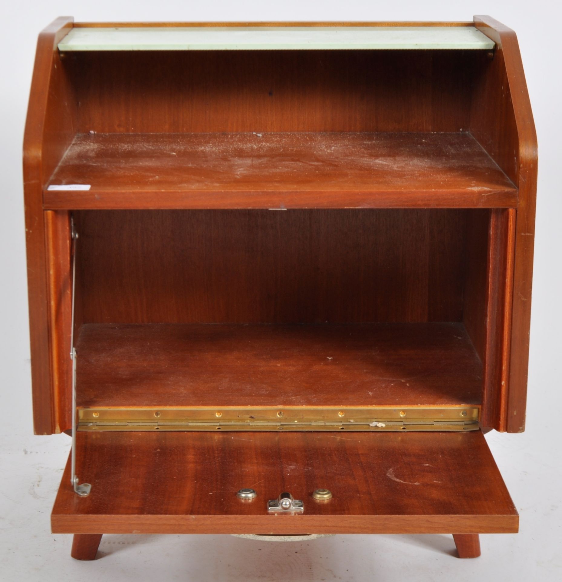 MATCHING PAIR OF MID CENTURY BEDSIDE CHESTS / NIGHTSTAND - Image 3 of 4
