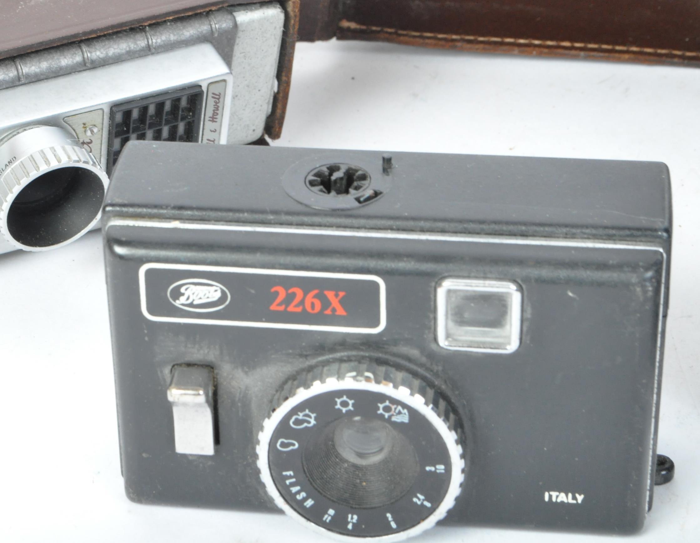 COLLECTION OF VINTAGE 20TH CENTURY CAMERAS - Image 2 of 8