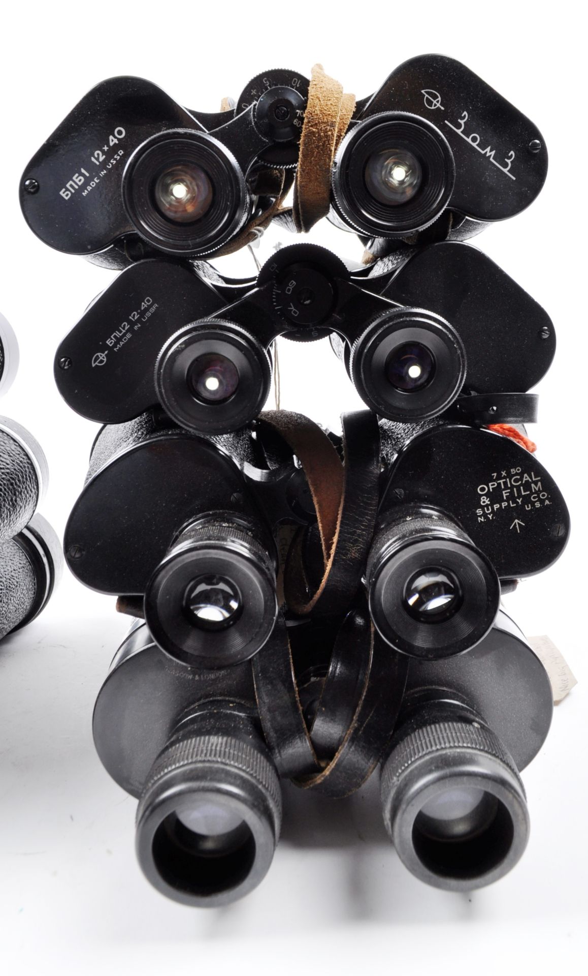 A COLLECTION OF ASSORTED VINTAGE BINOCULARS - Bild 4 aus 5