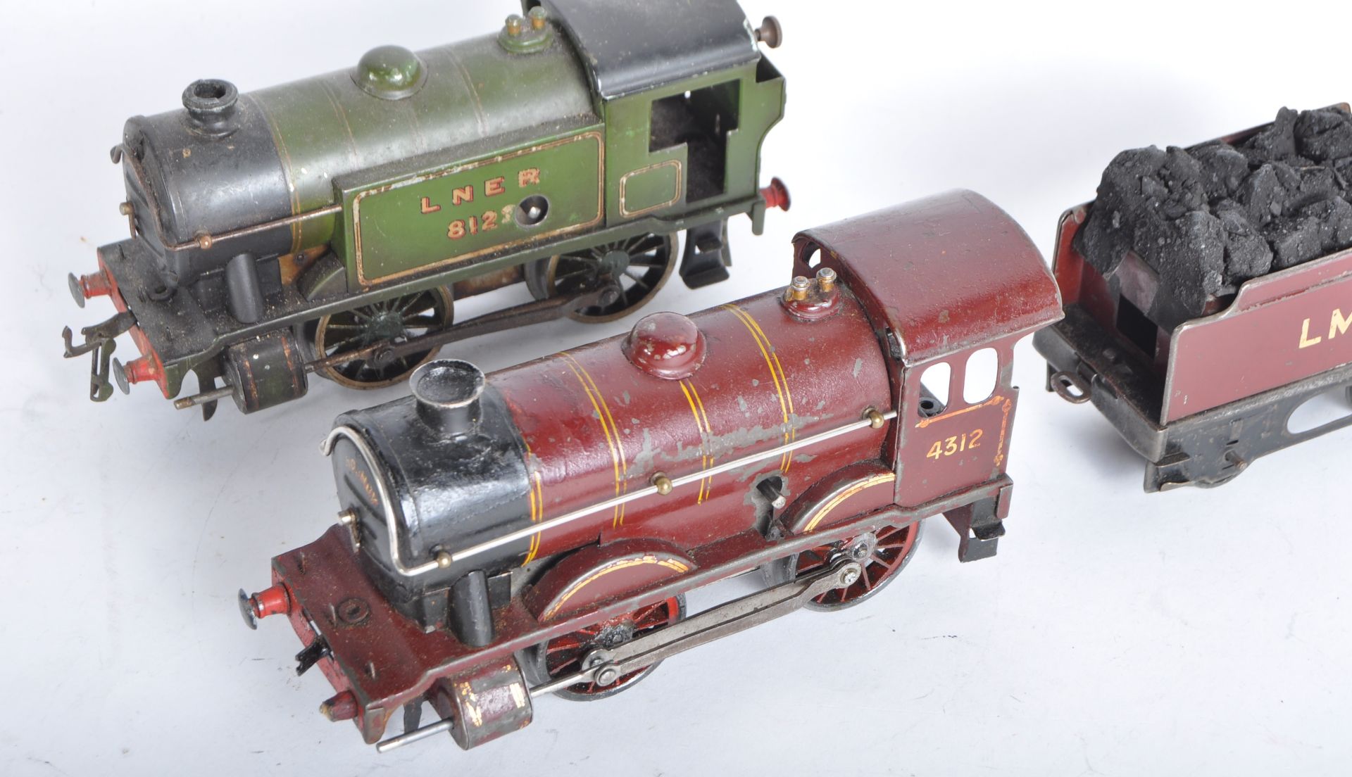 TWO VINTAGE HORNBY O GAUGE TINPLATE CLOCKWORK LOCOMOTIVES - Image 2 of 7