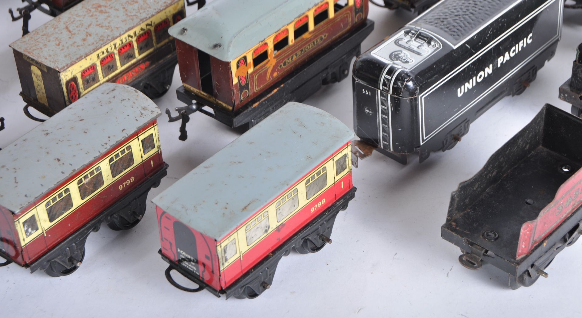 COLLECTION OF VINTAGE HORNBY O GAUGE TINPLATE ROLLING STOCK - Image 7 of 8