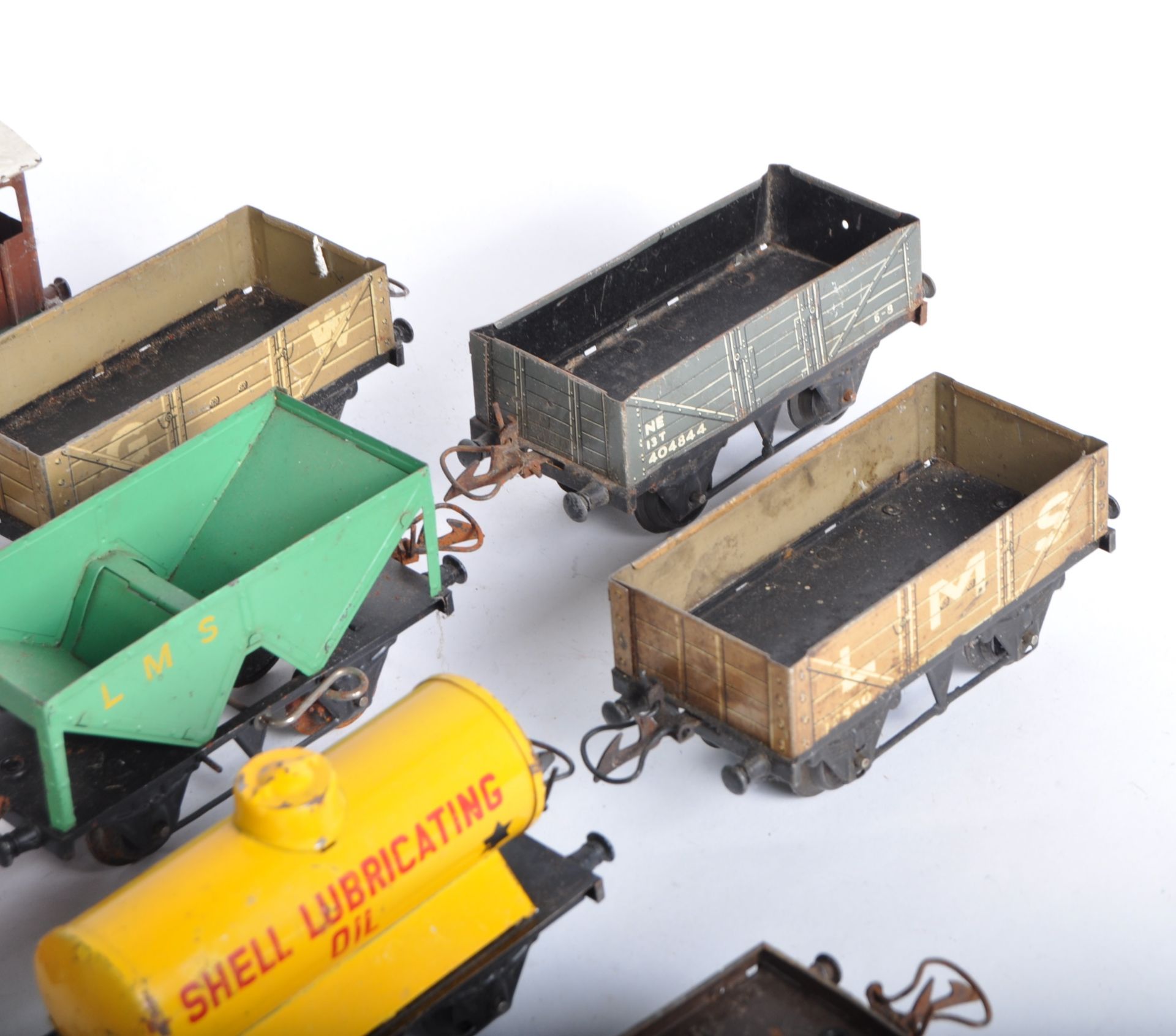 COLLECTION OF VINTAGE HORNBY O GAUGE TINPLATE WAGONS - Image 6 of 10