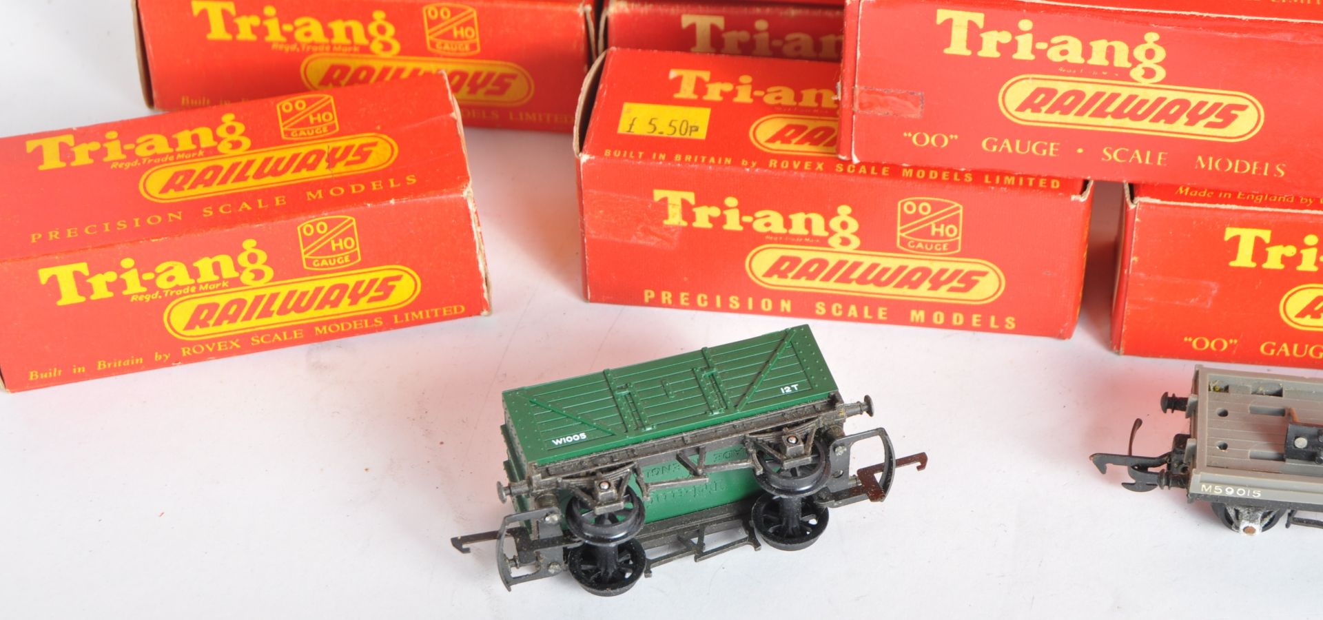 COLLECTION OF VINTAGE TRIANG 00 GAUGE MODEL RAILWAY WAGONS - Image 6 of 9