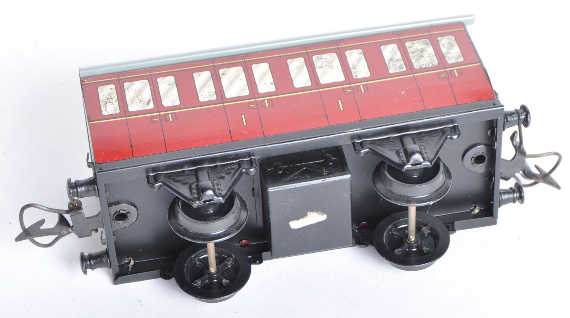 COLLECTION OF VINTAGE HORNBY O GAUGE TINPLATE COACHES - Image 6 of 7