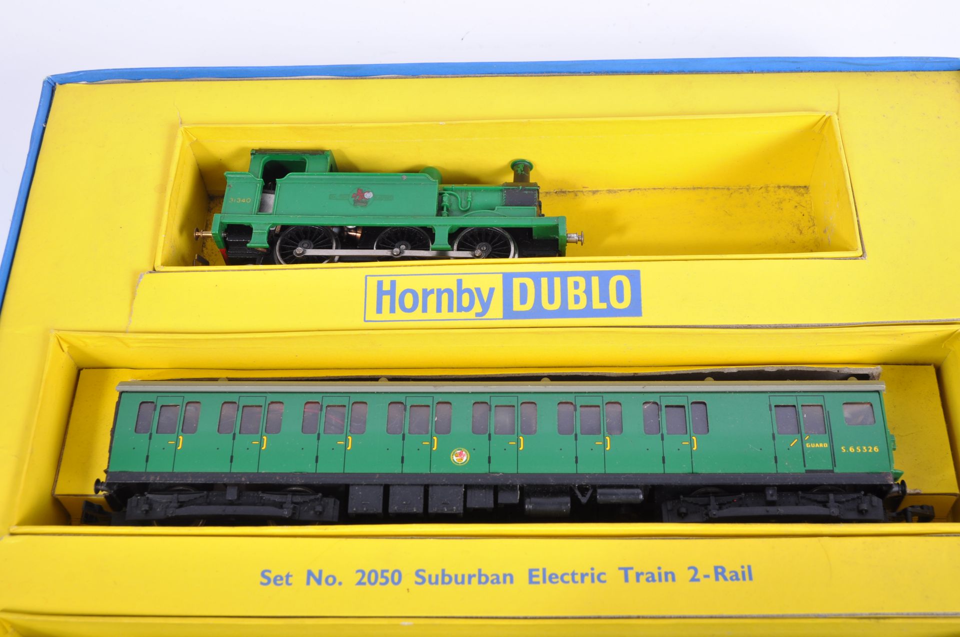 VINTAGE HORNBY DUBLO 00 GAUGE 2 RAIL SUBURBAN ELECTRIC TRAINSET - Image 3 of 3