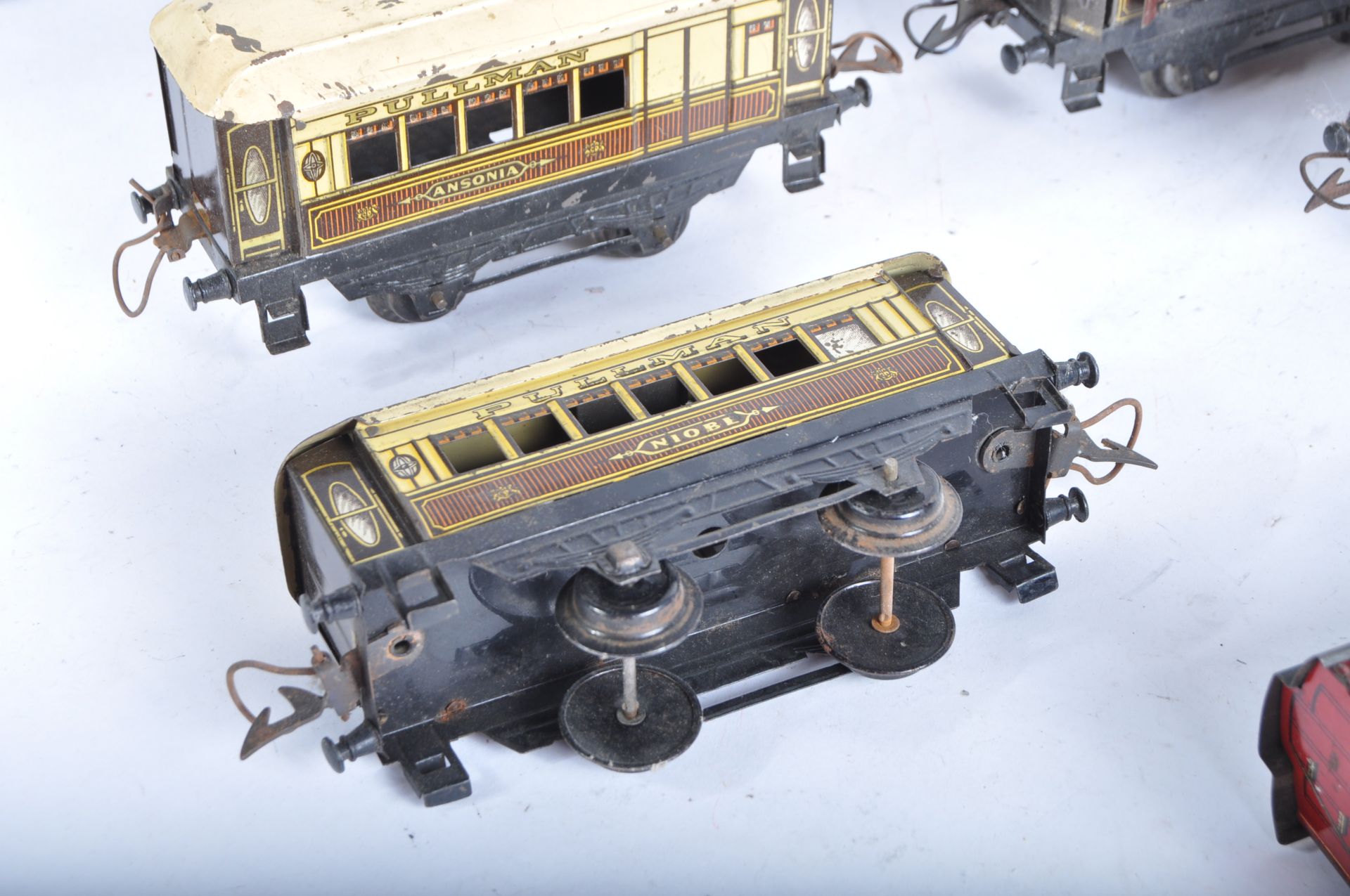 COLLECTION OF VINTAGE HORNBY O GAUGE TINPLATE RAILWAY CARRIAGES - Image 7 of 7