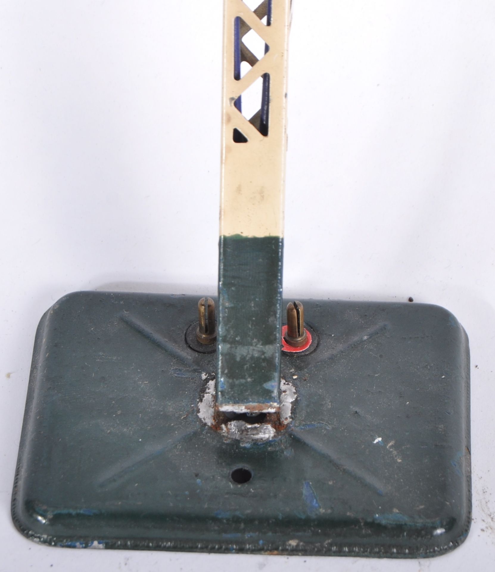 PRE WAR HORNBY O GAUGE ELECTRIC LAMP STANDARD - Image 4 of 4