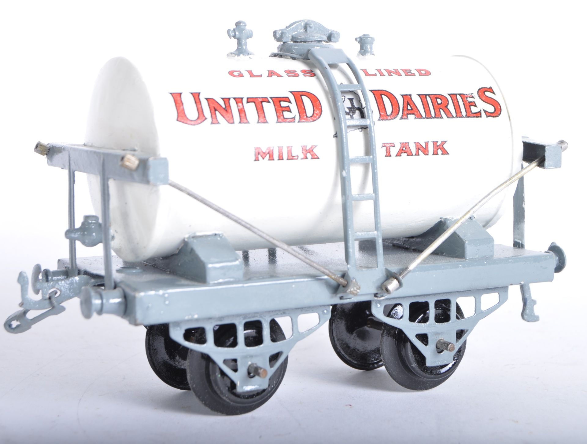 VINTAGE HORNBY O GAUGE TINPLATE ROLLING STOCK UNITED DAIRIES WAGON - Image 3 of 3