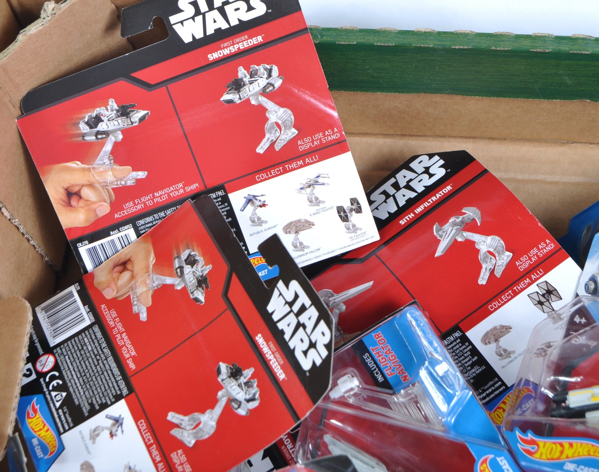 COLLECTION OF STAR WARS HOT WHEELS DIECAST MODEL CARS & PLANES - Image 4 of 6