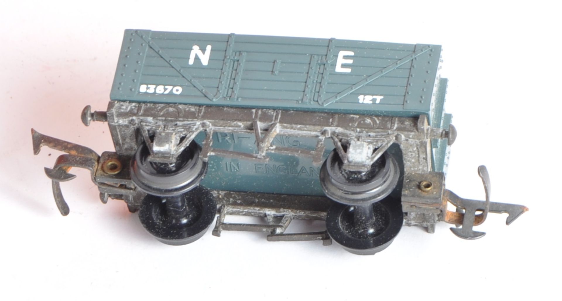 COLLECTION OF VINTAGE TRIANG 00 GAUGE MODEL RAILWAY WAGONS - Image 9 of 9