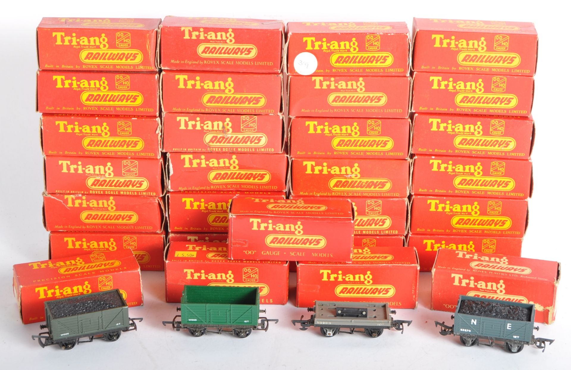 COLLECTION OF VINTAGE TRIANG 00 GAUGE MODEL RAILWAY WAGONS - Image 2 of 9