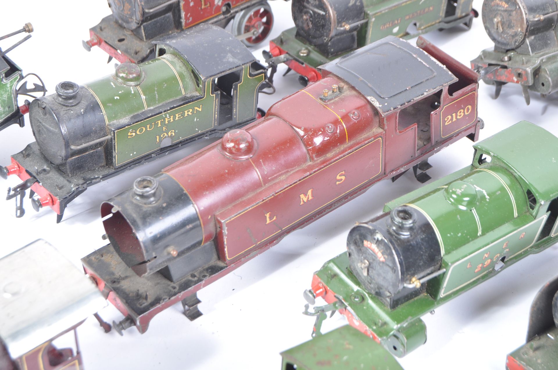 COLLECTION OF HORNBY O GAUGE TINPLATE LOCOMOTIVE BODIES / PARTS - Image 4 of 9