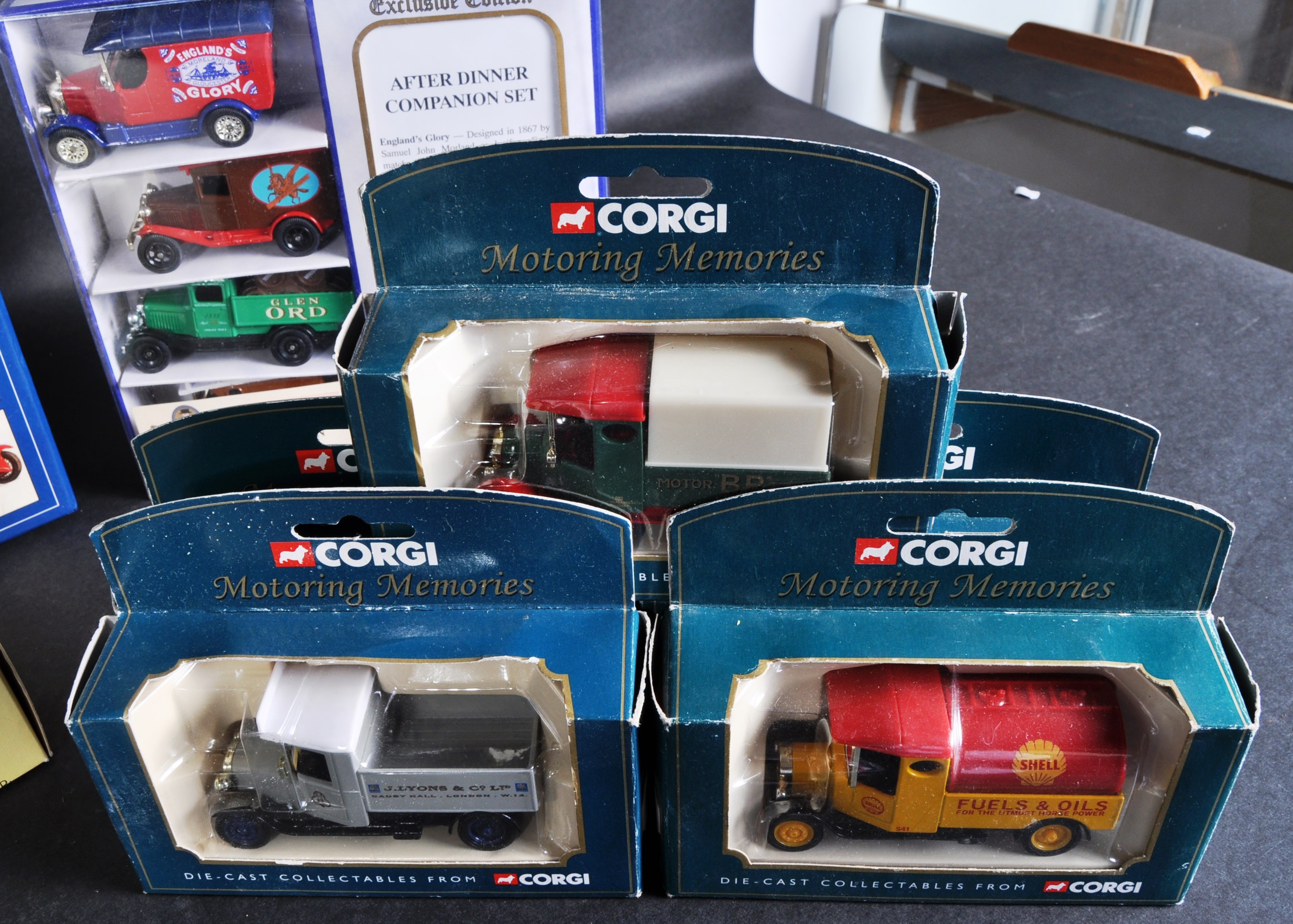 MIXED COLLECTION OF VANGUARD, CORGI & OXFORD COMMERCIAL DIECAST VEHICLES - Bild 3 aus 5