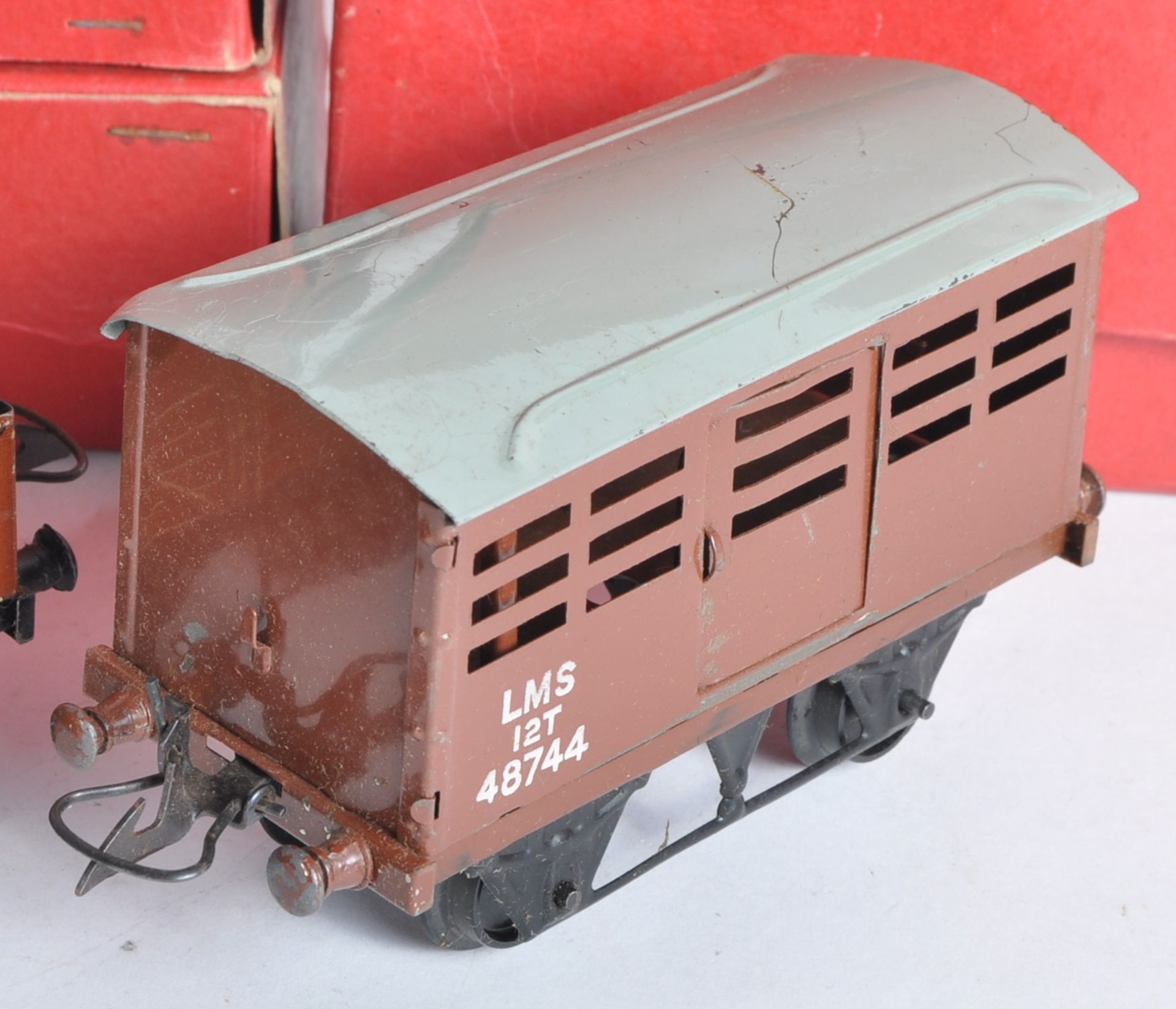 COLLECTION OF VINTAGE HORNBY SERIES O GAUGE MODEL RAILWAY - Image 5 of 9