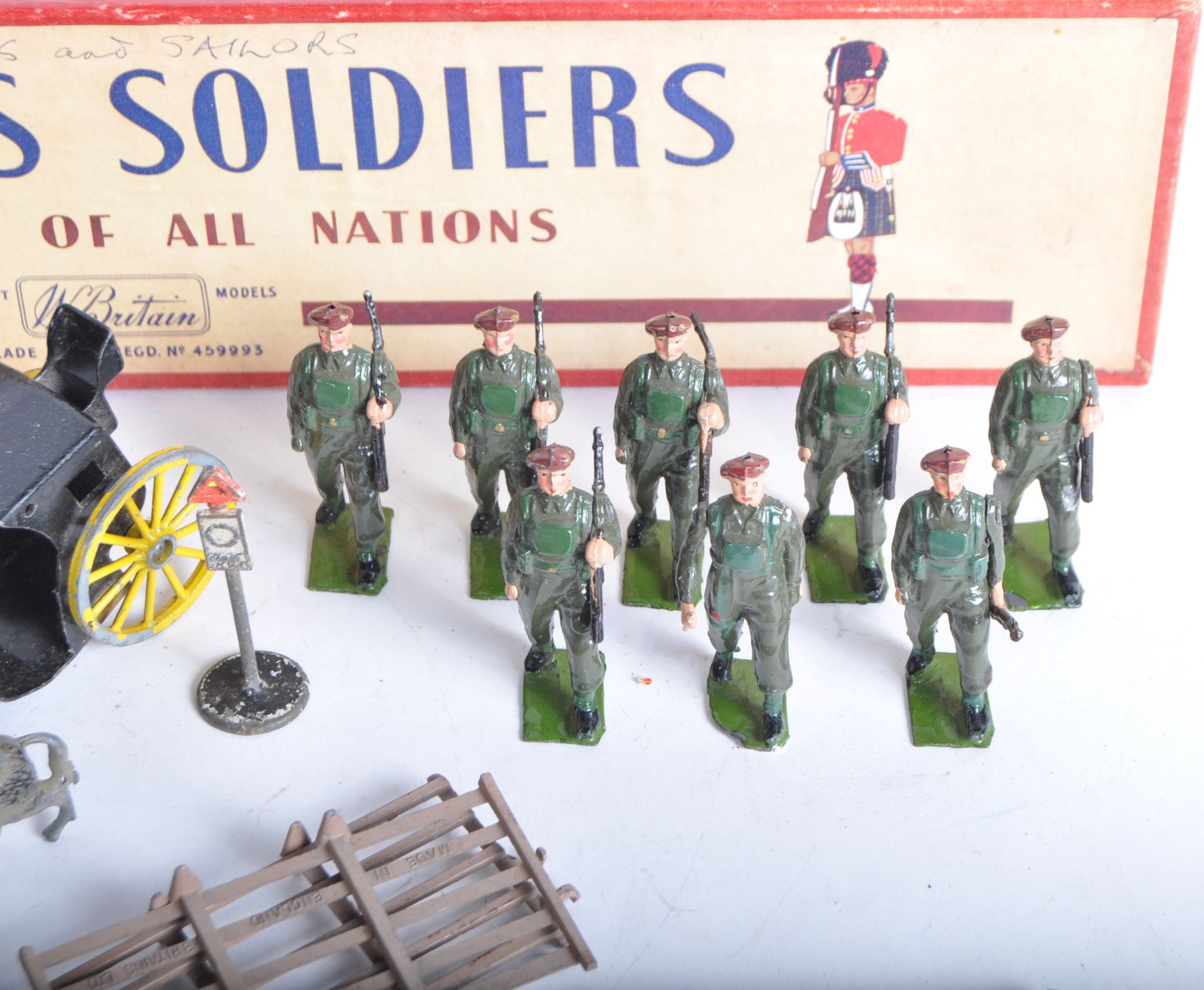 COLLECTION OF VINTAGE LEAD TOY SOLDIERS & FARM ANIMALS - Image 6 of 7