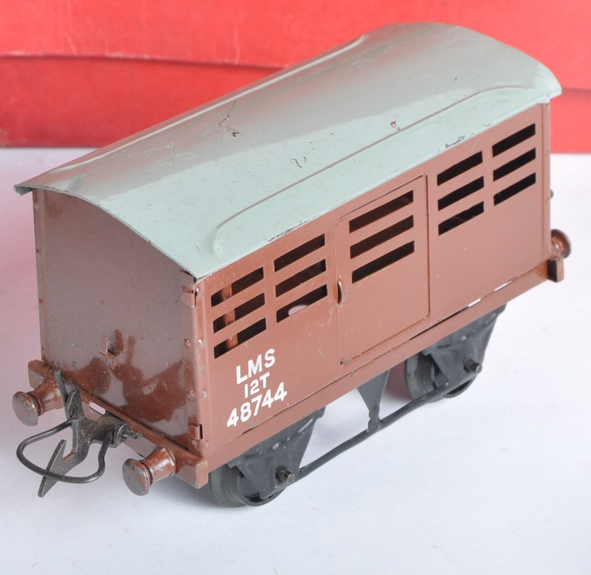COLLECTION OF VINTAGE HORNBY SERIES O GAUGE MODEL RAILWAY - Image 6 of 9