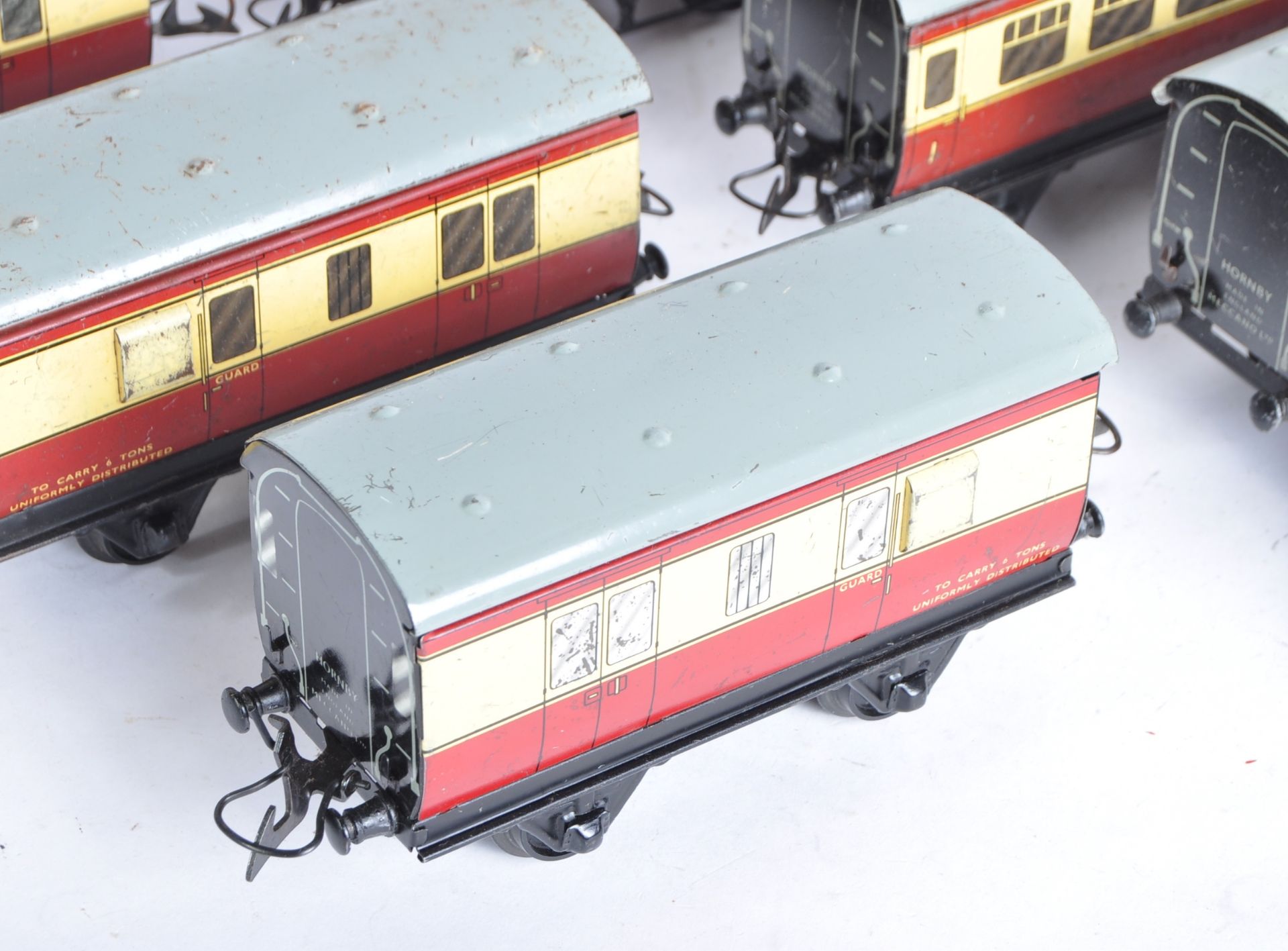 COLLECTION OF VINTAGE HORNBY SERIES O GAUGE TINPLATE WAGONS - Image 2 of 6