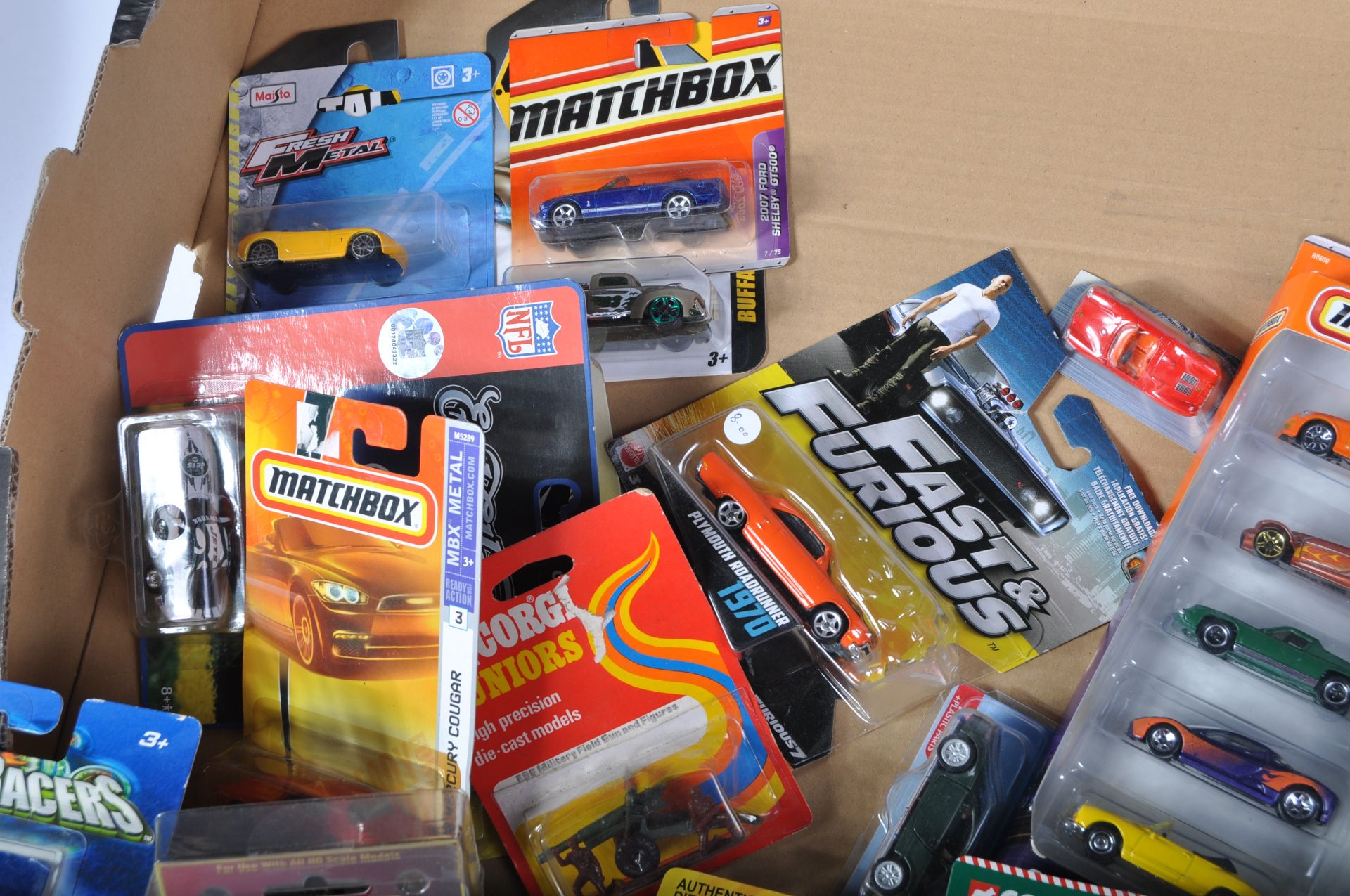 COLLECTION OF ASSORTED CARDED DIECAST MODEL CARS - Image 4 of 5