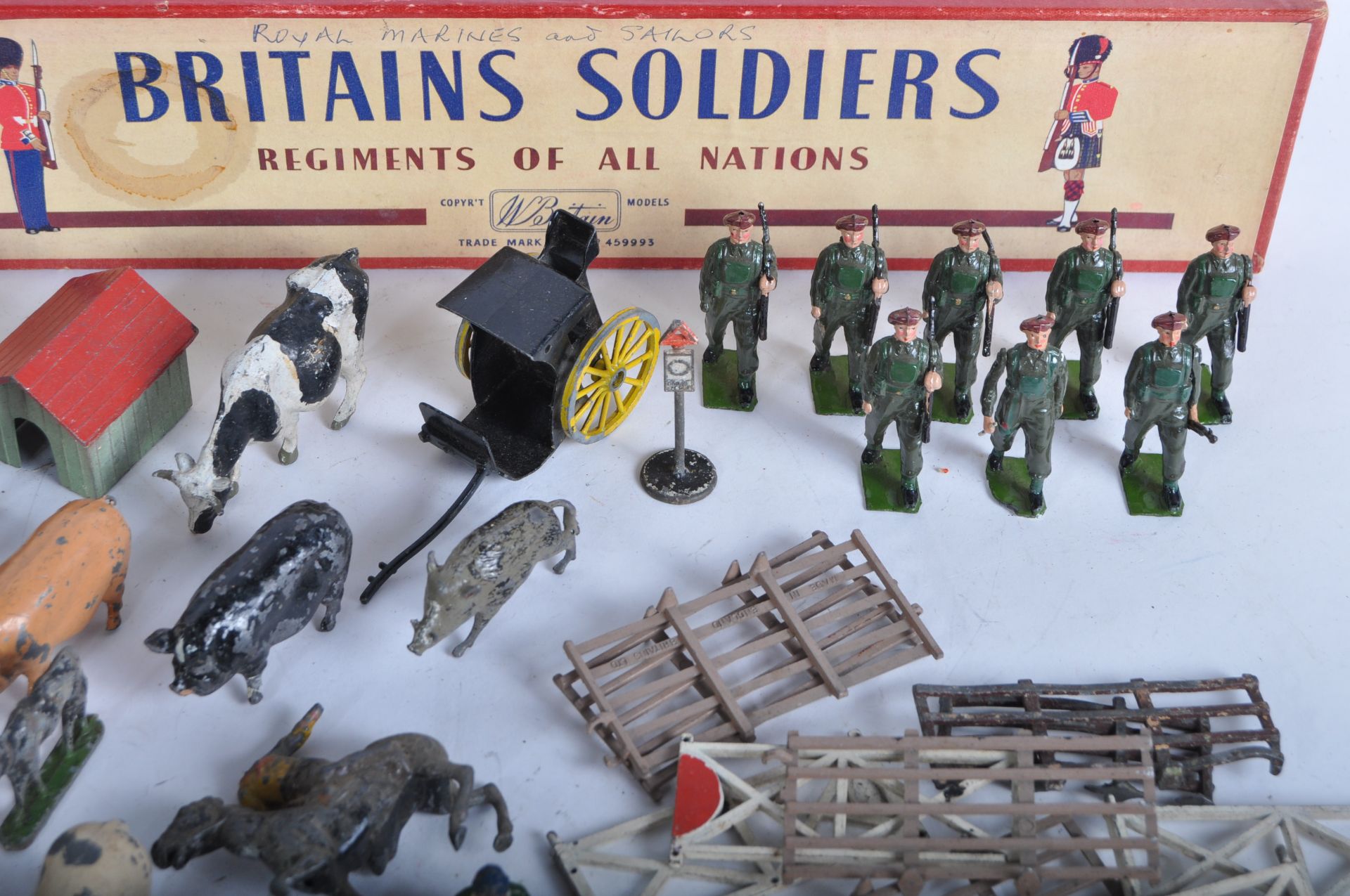COLLECTION OF VINTAGE LEAD TOY SOLDIERS & FARM ANIMALS - Image 4 of 7
