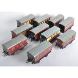 COLLECTION OF VINTAGE HORNBY O GAUGE TINPLATE COACHES